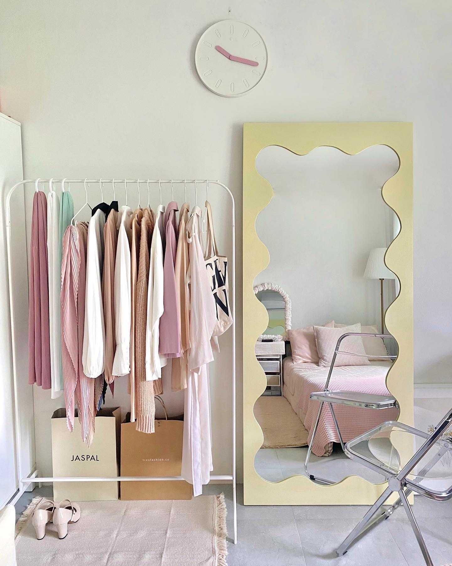 Puzzle Mirror (M) (กระจกตั้งเอียงแบบพิงผนังไม่มีขาตั้ง)