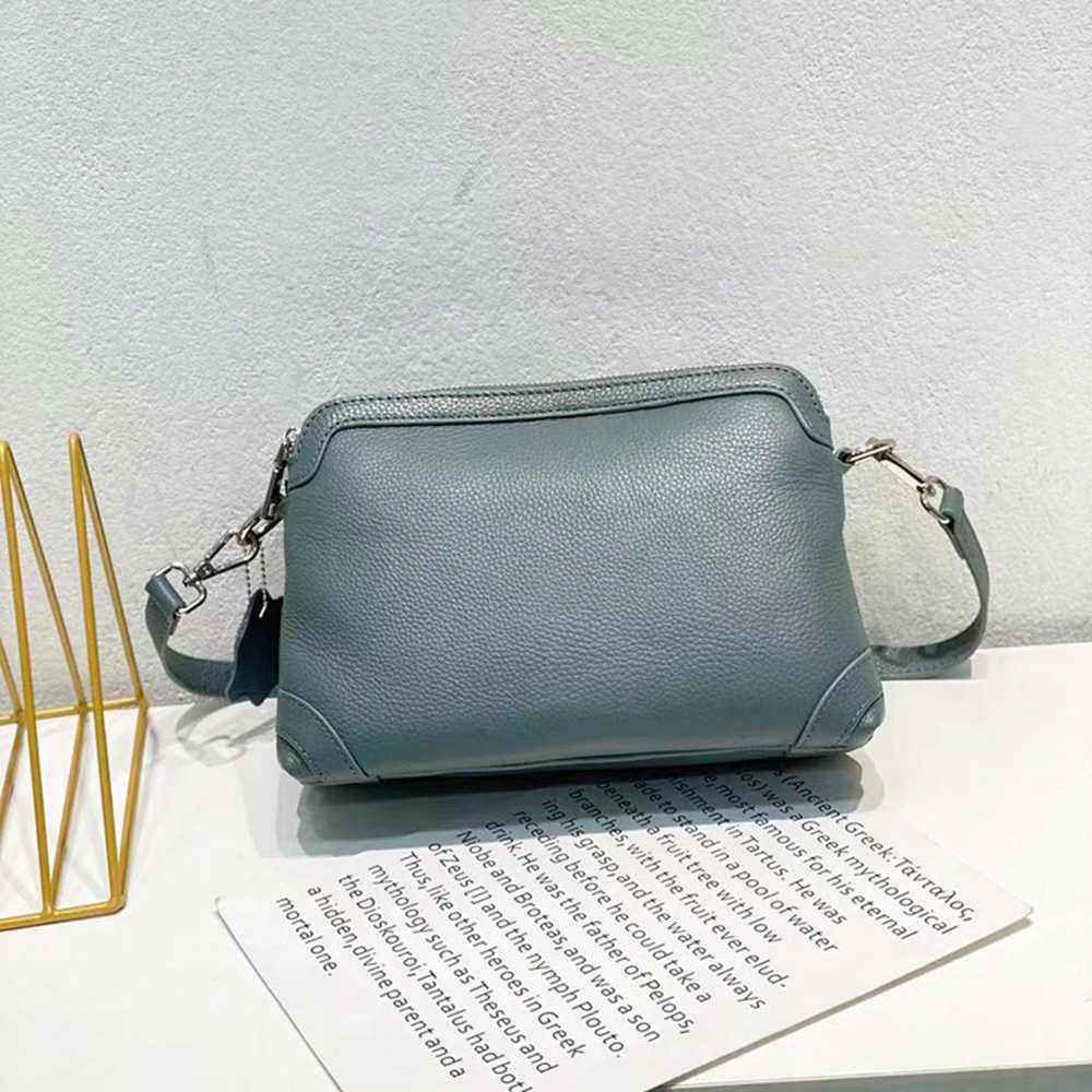 กระเป๋า cross body ที่แมทกับลุคไหนก็ Cool ผลิตจากหนังวัว100%