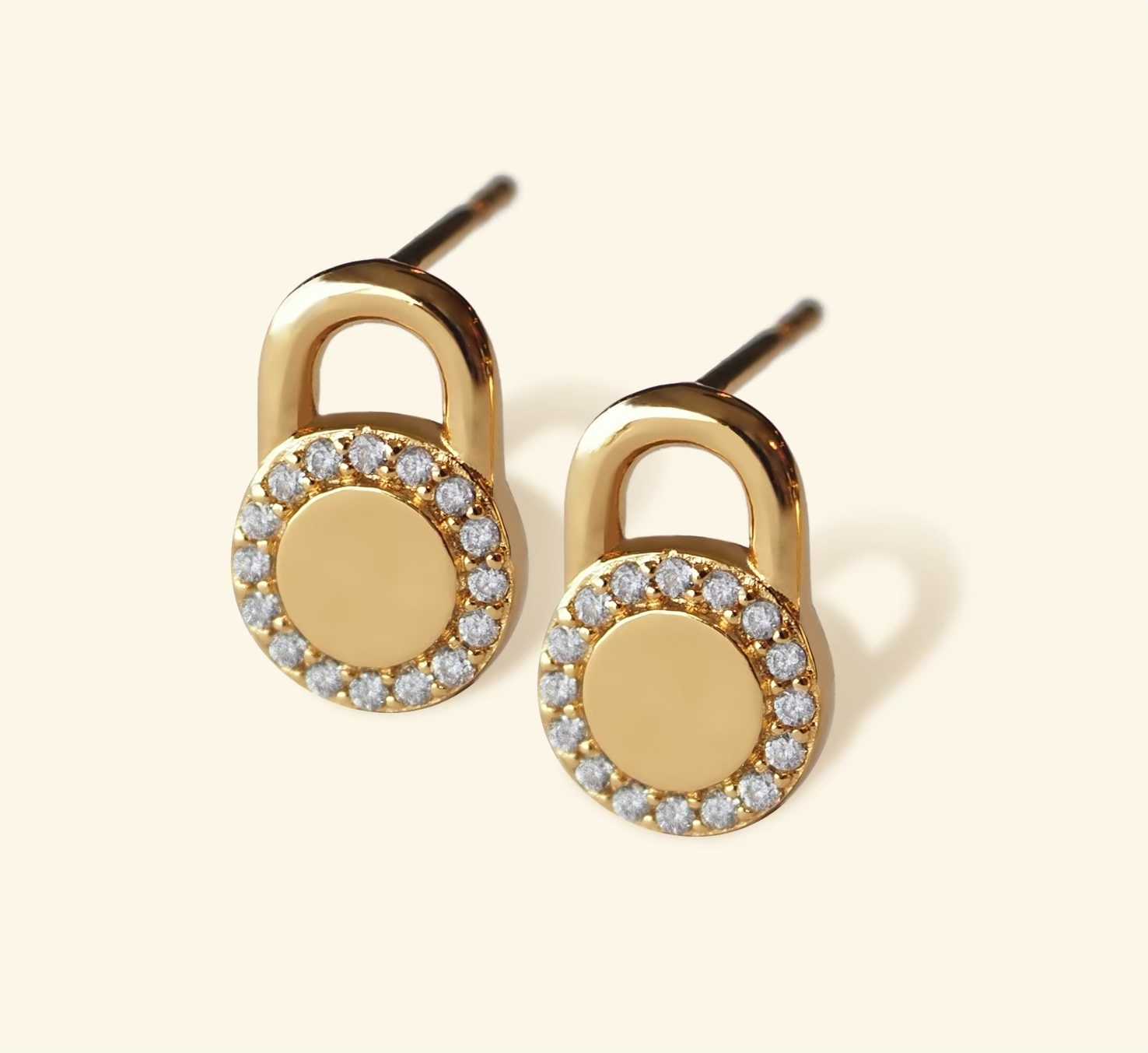 ต่างหูก้านแม่กุญแจคริสตัลวงกลม (Crystal Circle Lock Stud Earrings)
