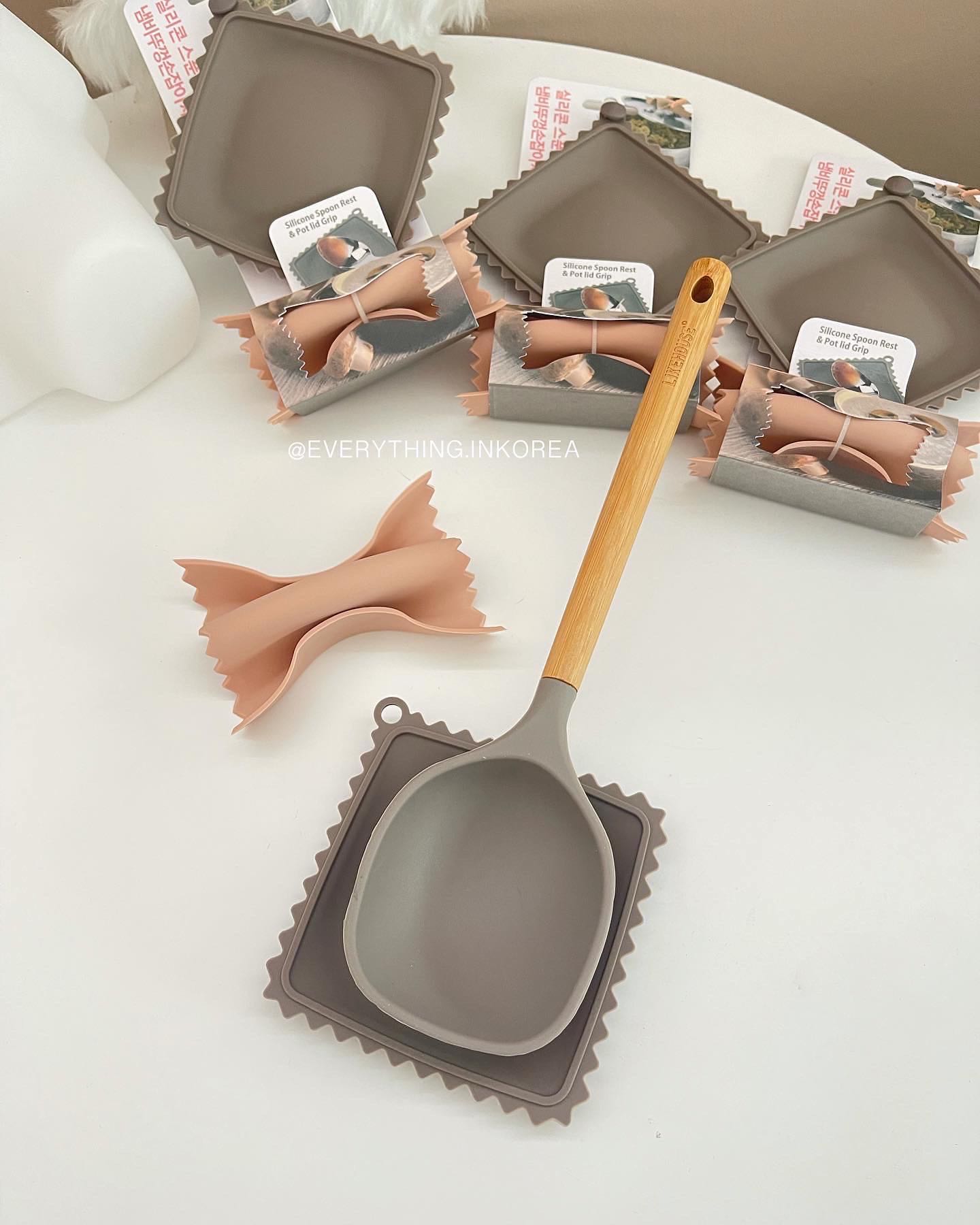  Silicone Spoon Rest&Pot lid Grip Set (สิริโคนสำหรับวางช้อนตะหลิว+ที่จับกันความร้อนหม้อ)