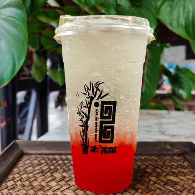 สตอเบอร์รี่ โซดา