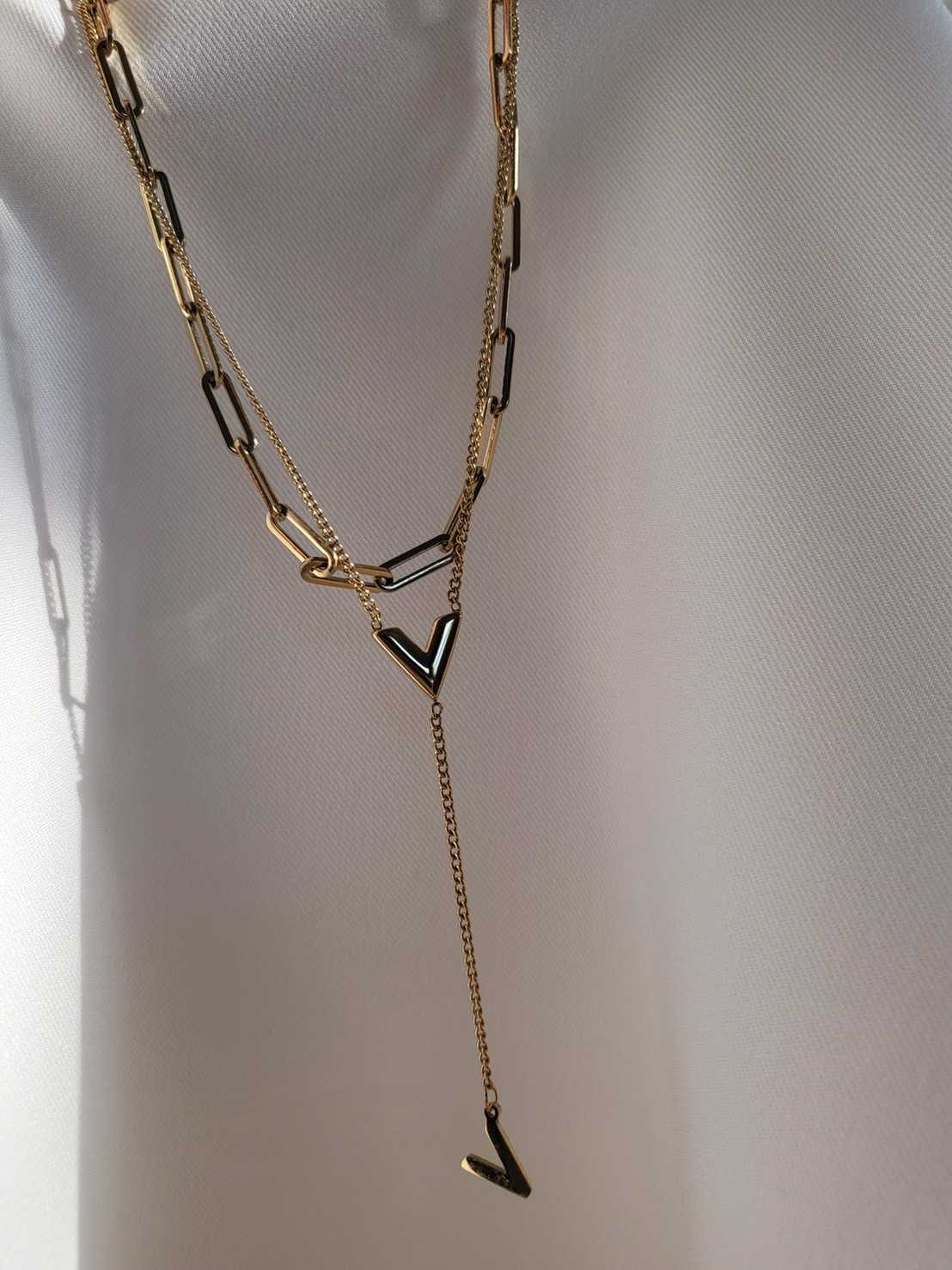 Vera long necklace