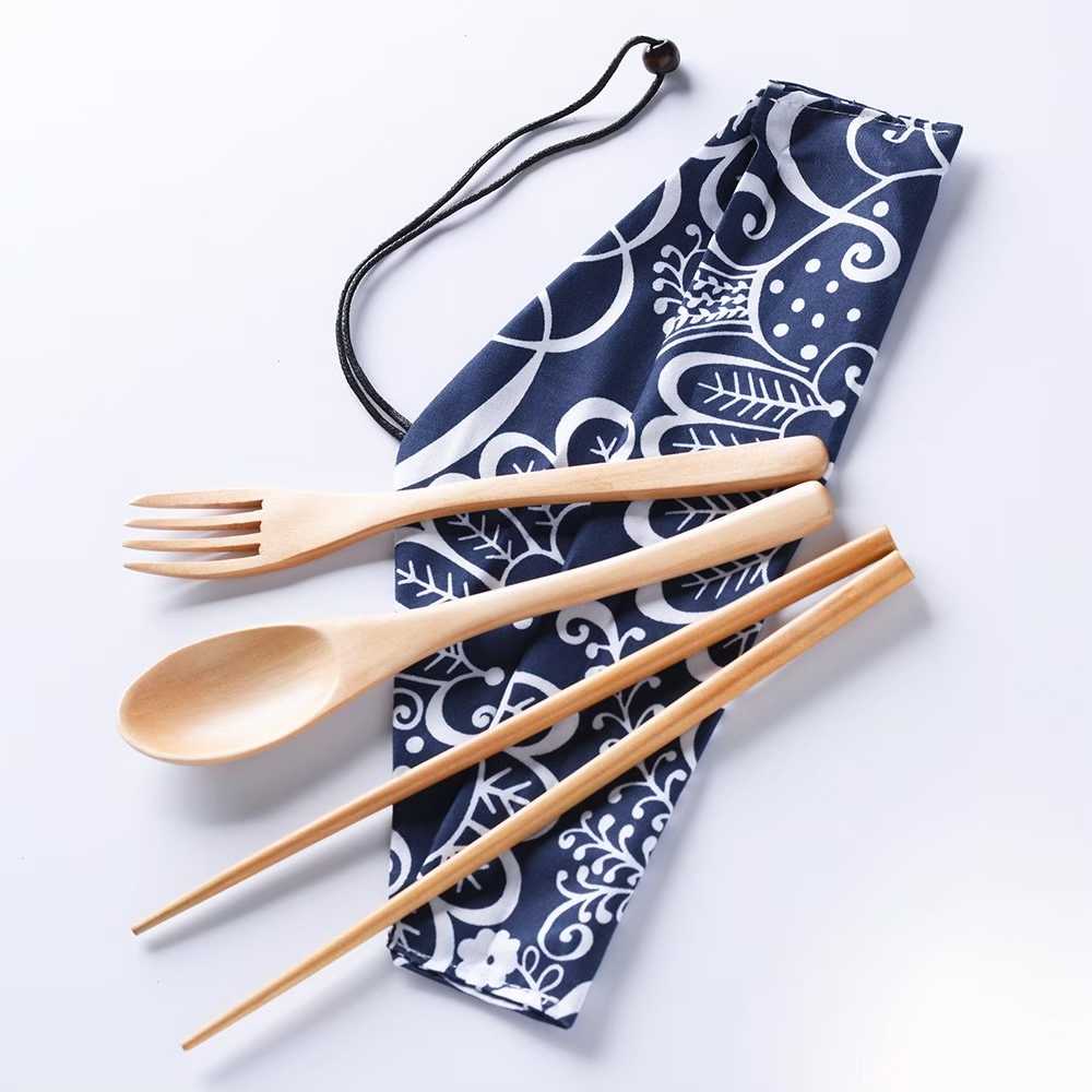 Beech Wood Utensil Set To Go (ชุดช้อนส้อมตะเกียบไม้บีชในถุงผ้าม้วน)