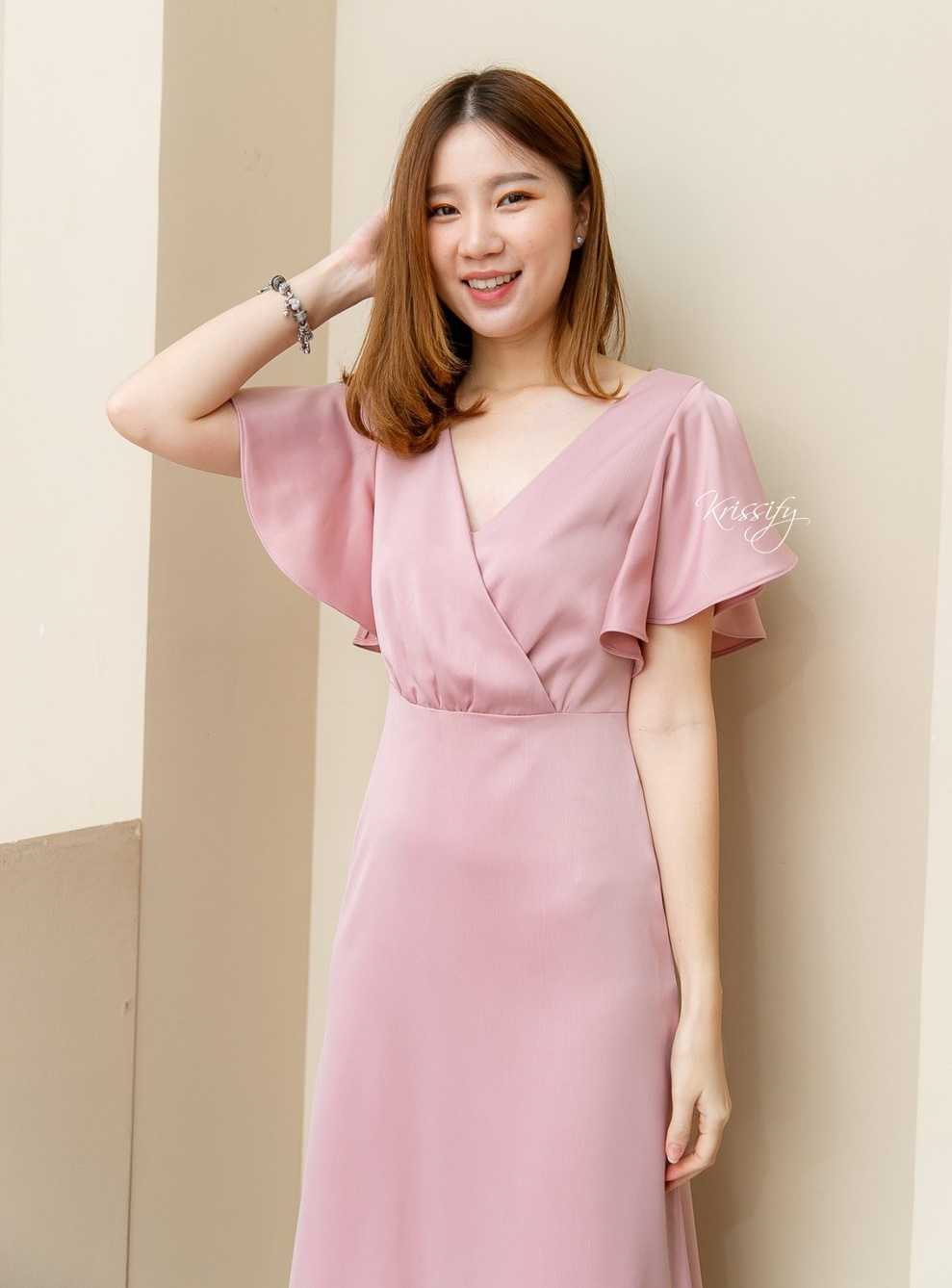 D20-032 : เดรสราตรียาวผ้าวาเลนติโน เย็บป้ายช่วงอก จับจีบช่วงเอวเล็กน้อยเพิ่มความหวาน