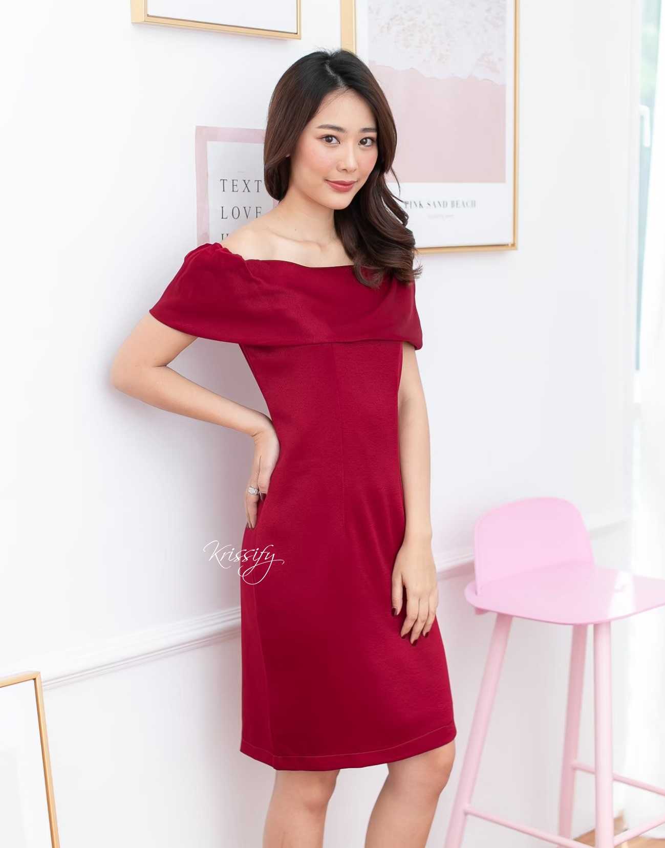 D15-211 : เดรสเกาะไหล่ ผ้าซาร่าผ้าเนื้อนุ่ม มีซับในทั้งตัว ซิบข้าง เหมาะกับใส่ไปงานค่ะ สวยทุกสีค่ะ