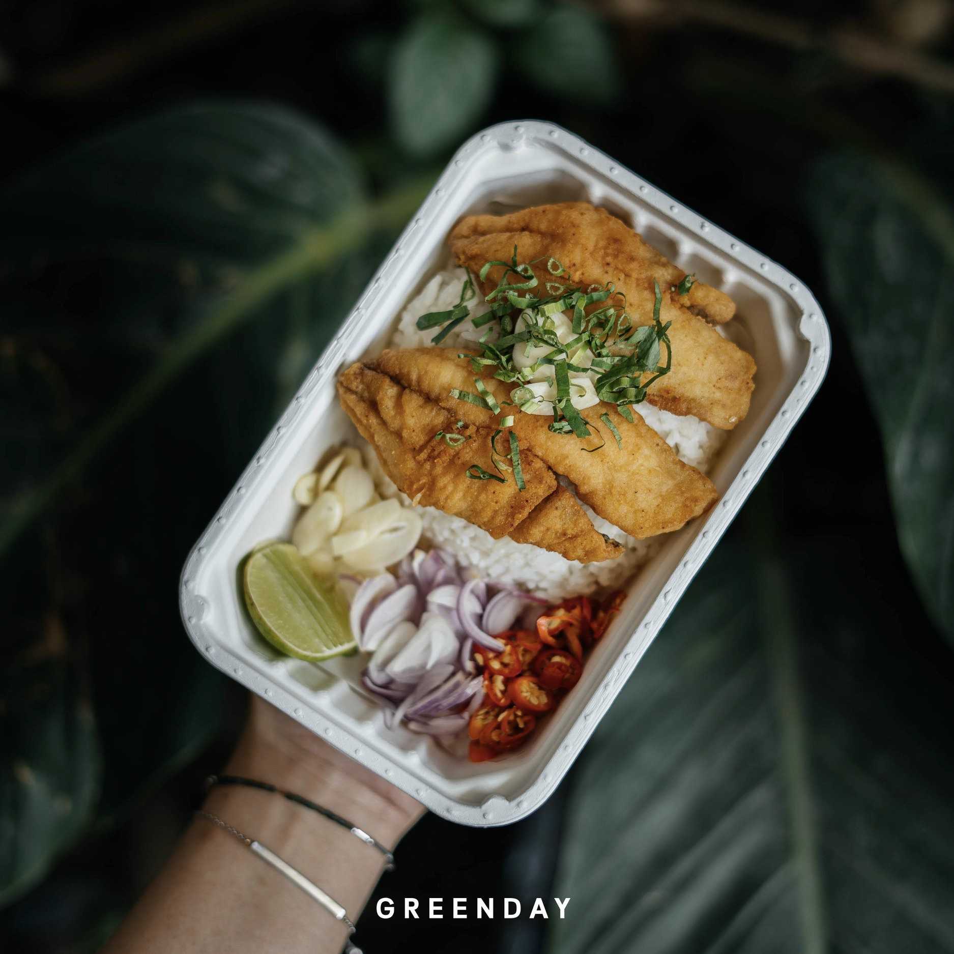 ข้าวยำปลาทอดสมุนไพร