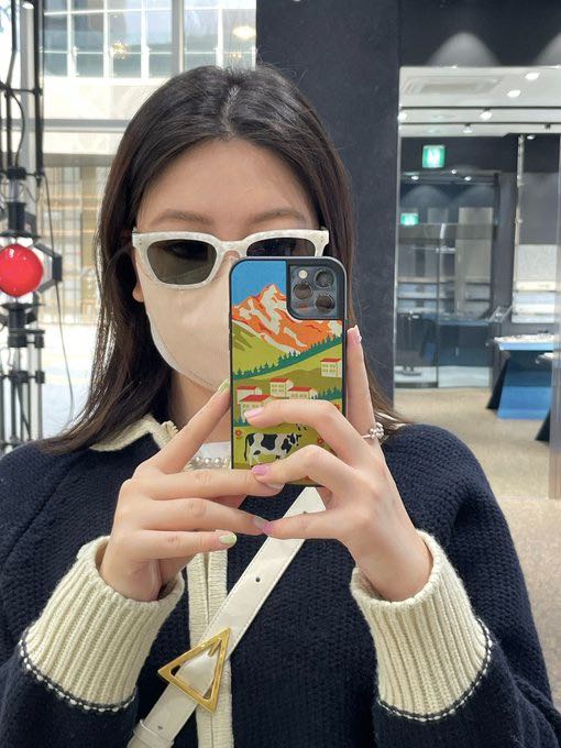 (พร้อมส่ง) Wiggle wiggle — iPhone case