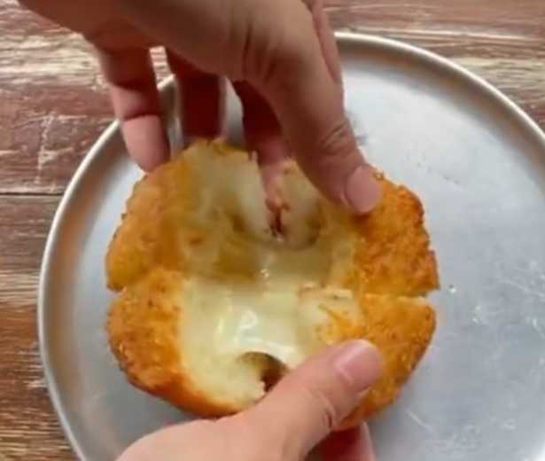 ข้าวจี่ไส้ชีส    Grilled Cheesy Sticky Rice