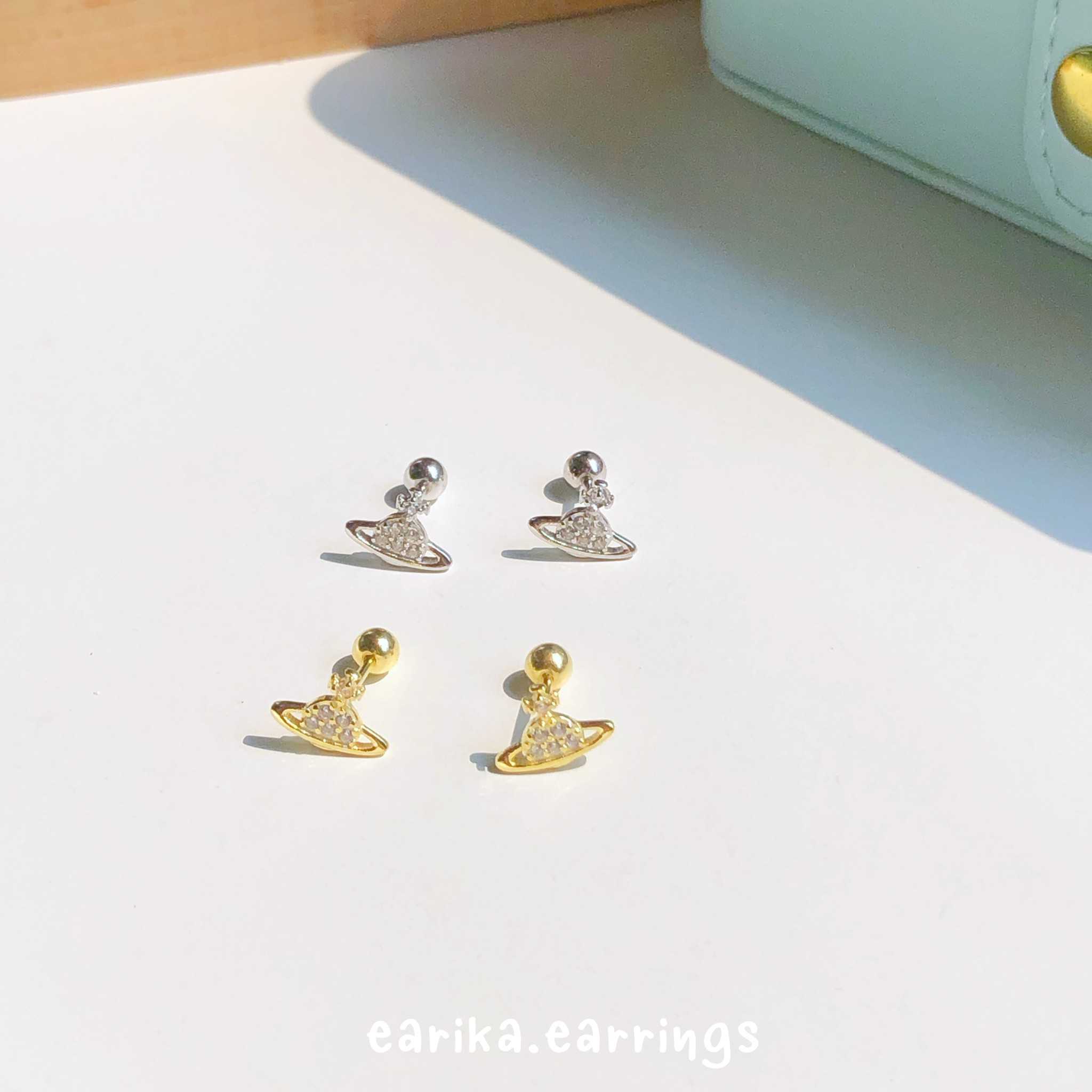 earika.earrings -  crystal planet piercing จิวหูเงินแท้จี้ดาวเสาร์ประดับเพชร เหมาะสำหรับคนแพ้ง่าย