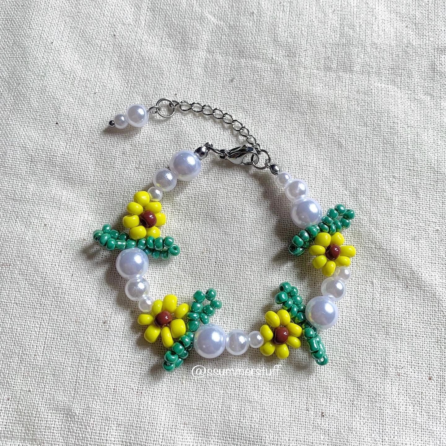 beyond the sun🌤flower🌻 beaded bracelet💘