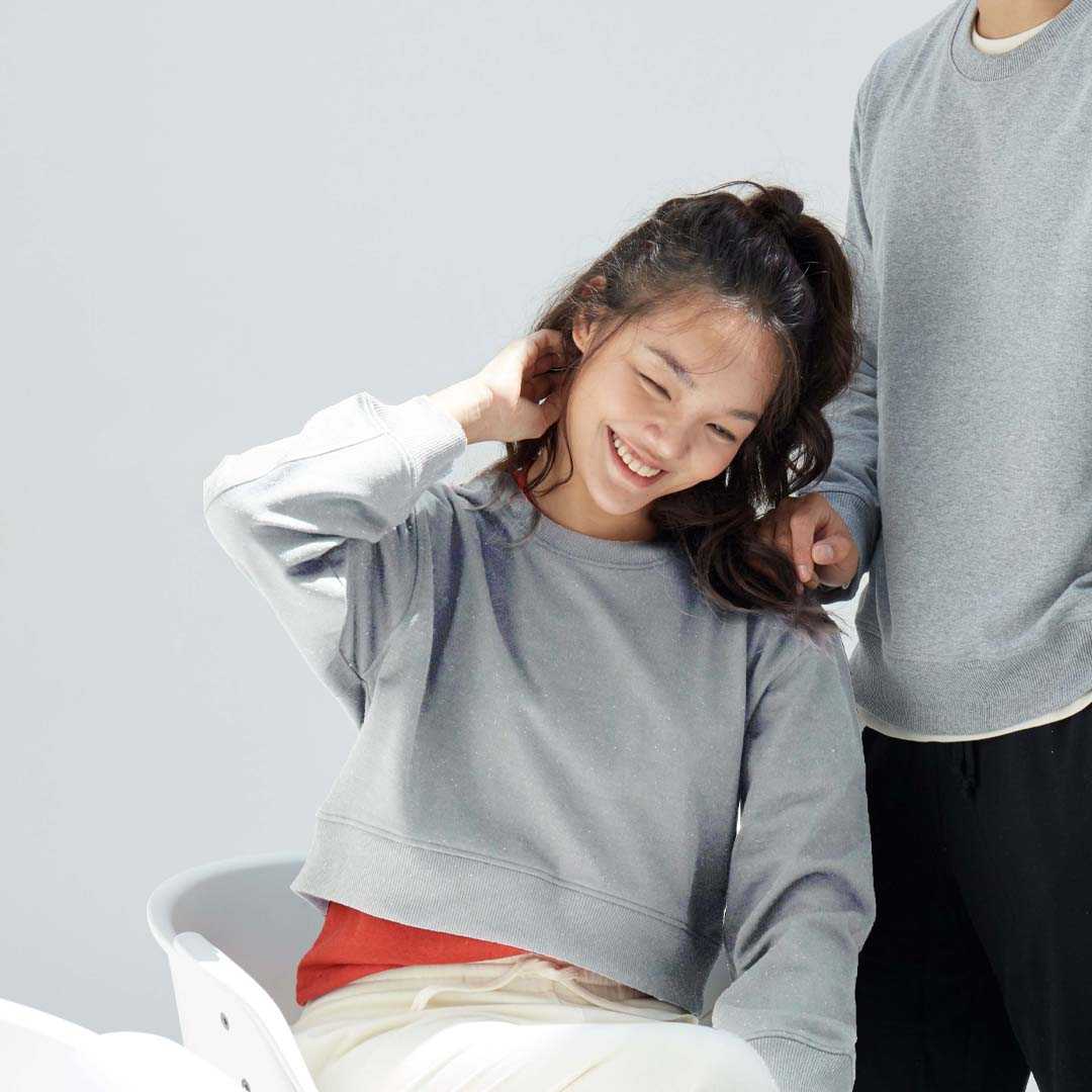 CIRCULAR เสื้อสเวตเตอร์ ผู้หญิง แขนยาว แบบครอป ผ้าเฟรนช์เทอร์รีย์ สีเทาเข้ม B Horizon