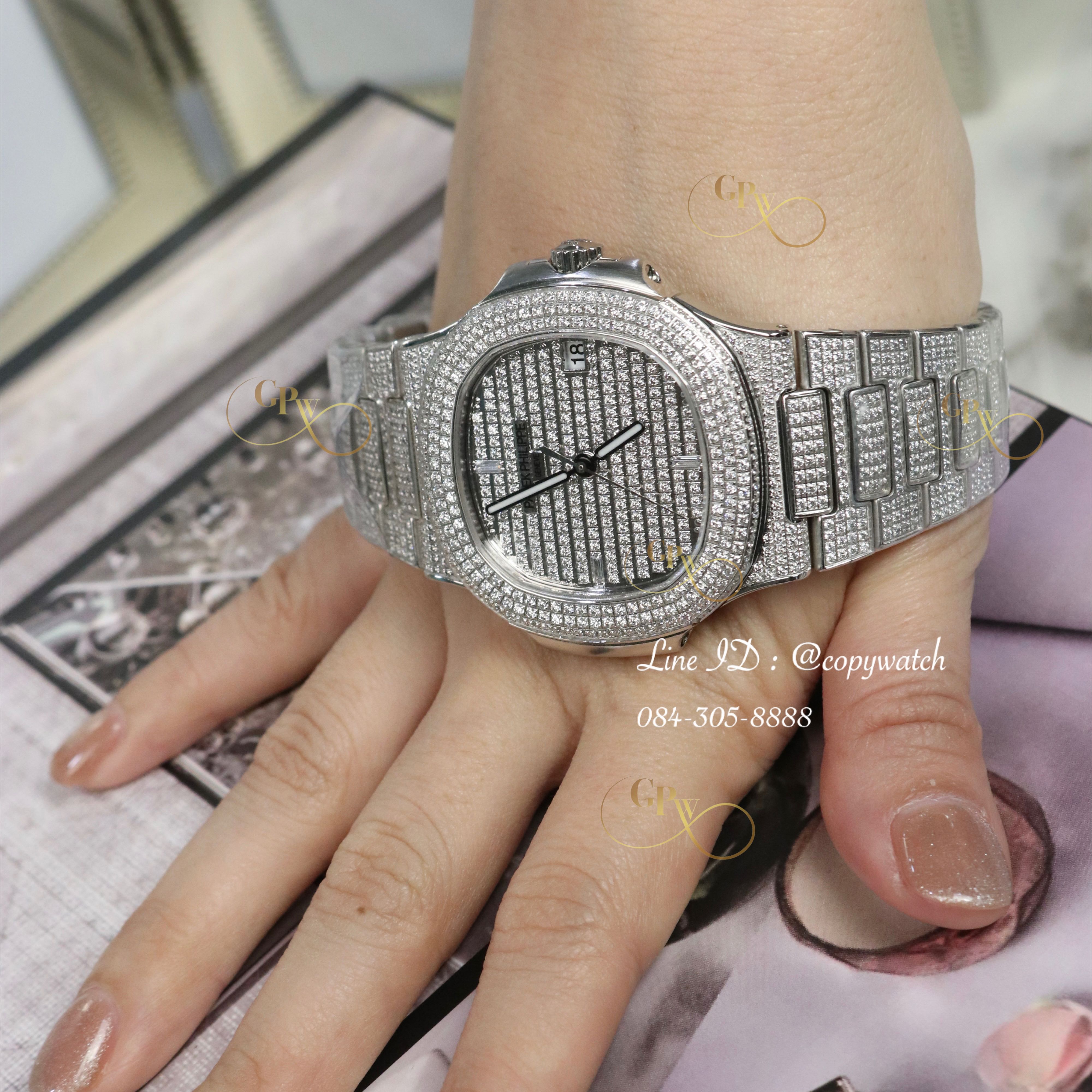 Patek Philippe Nautilus 5719G 40 mm. Automatic swiss movement 