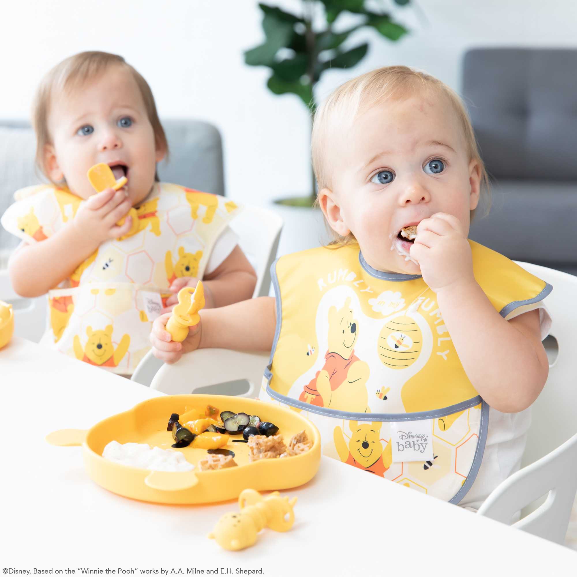 Bumkins ผ้ากันเปื้อนกันน้ำ แพ็ค 2 ชิ้น Collections Disney รุ่น Super Bib PK2 เหมาะกับน้อง 6-24 เดือน