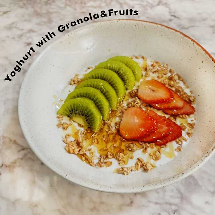 Yoghurt with Granola & Fruits