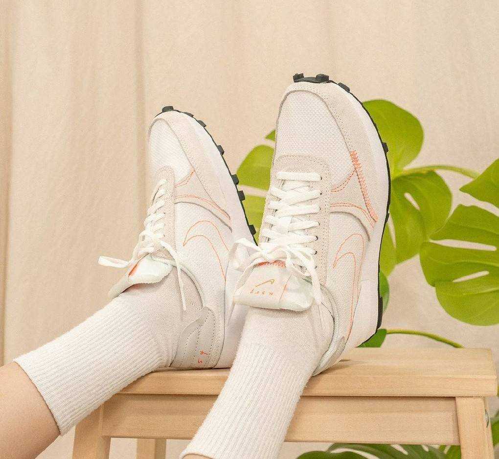 รองเท้า Nike DBREAK-Type  สีขาวครีมสวยละมุนมากๆ 