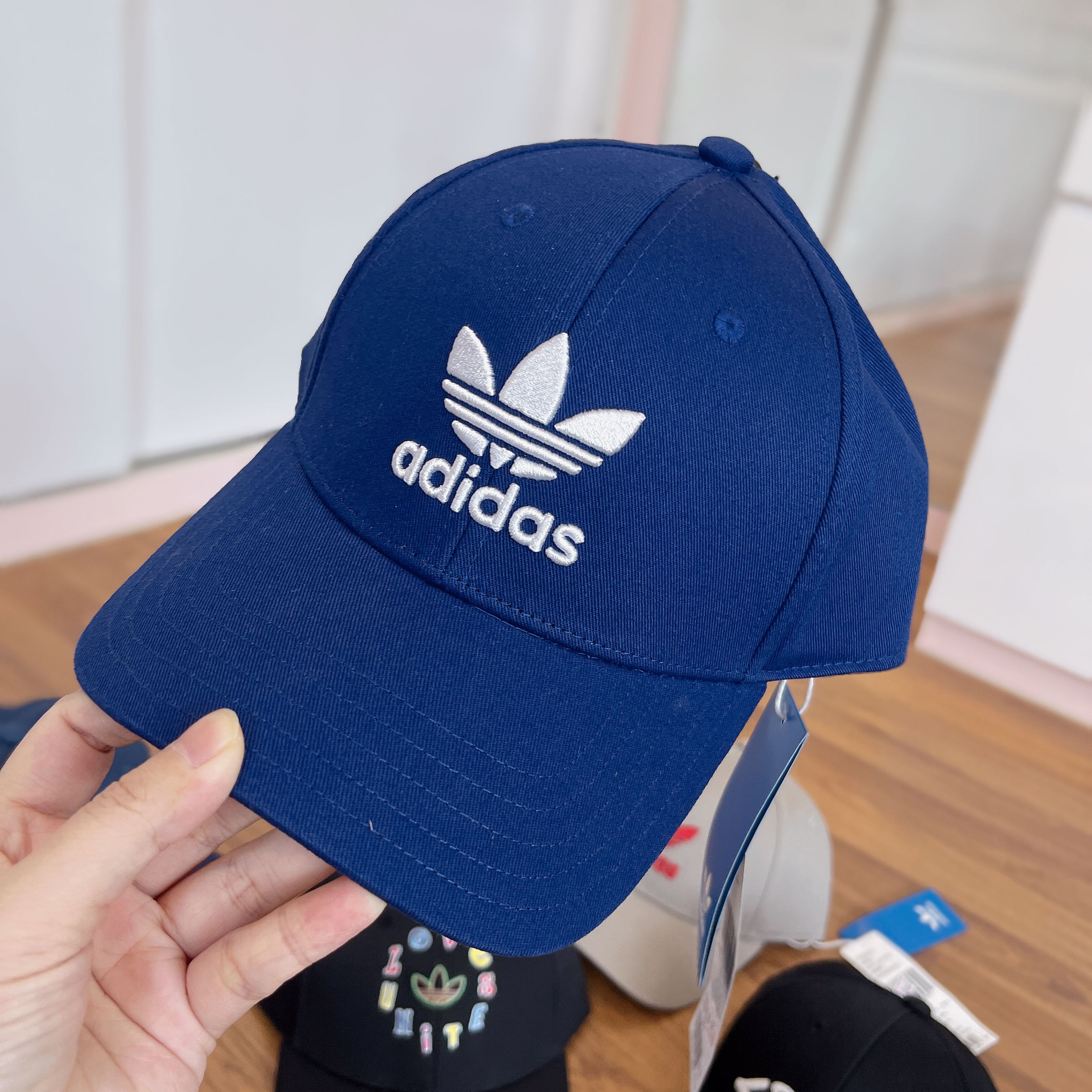หมวก Cap ปีกโค้ง Trefoil สีน้ำเงิน