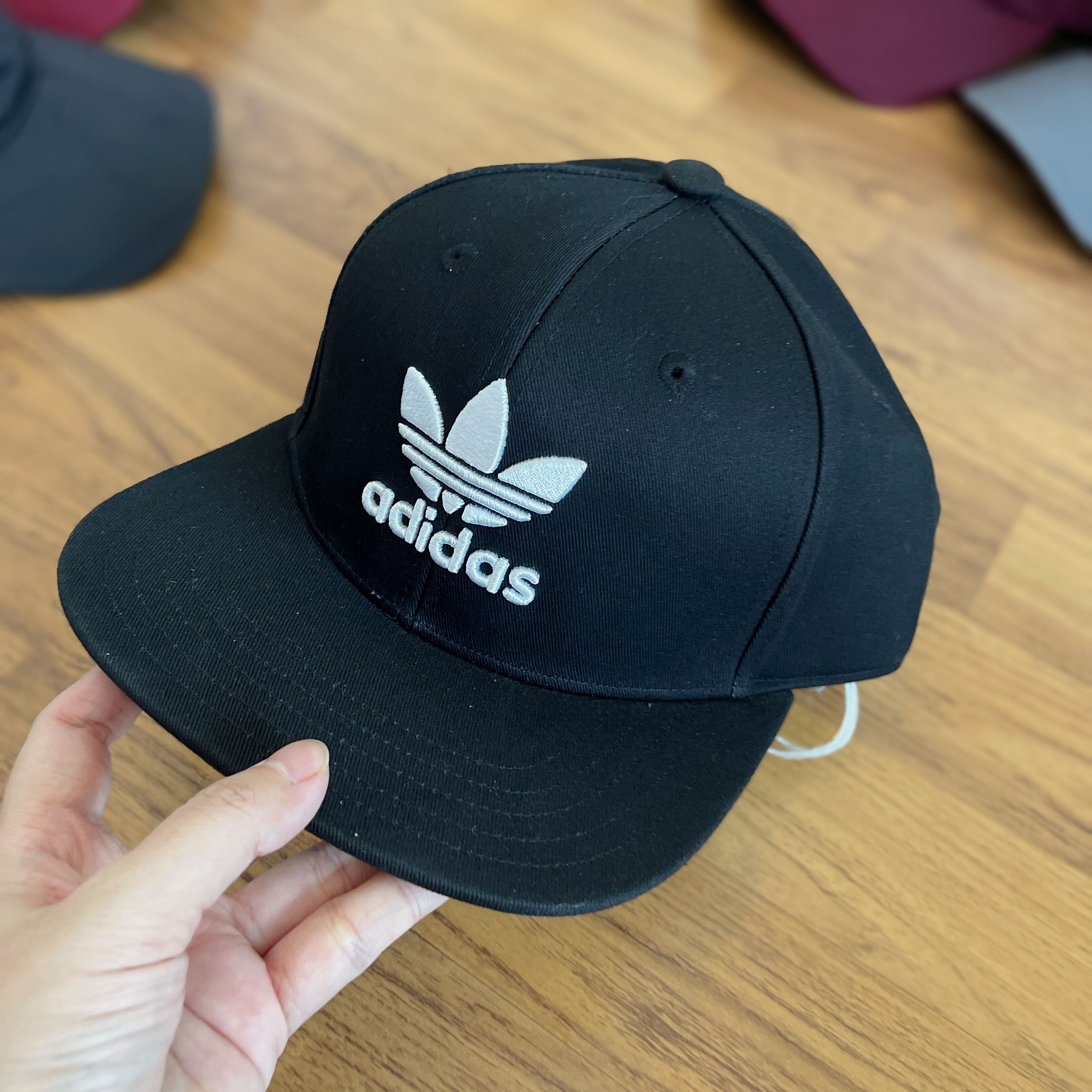 หมวก Adidas ปีกแบน 