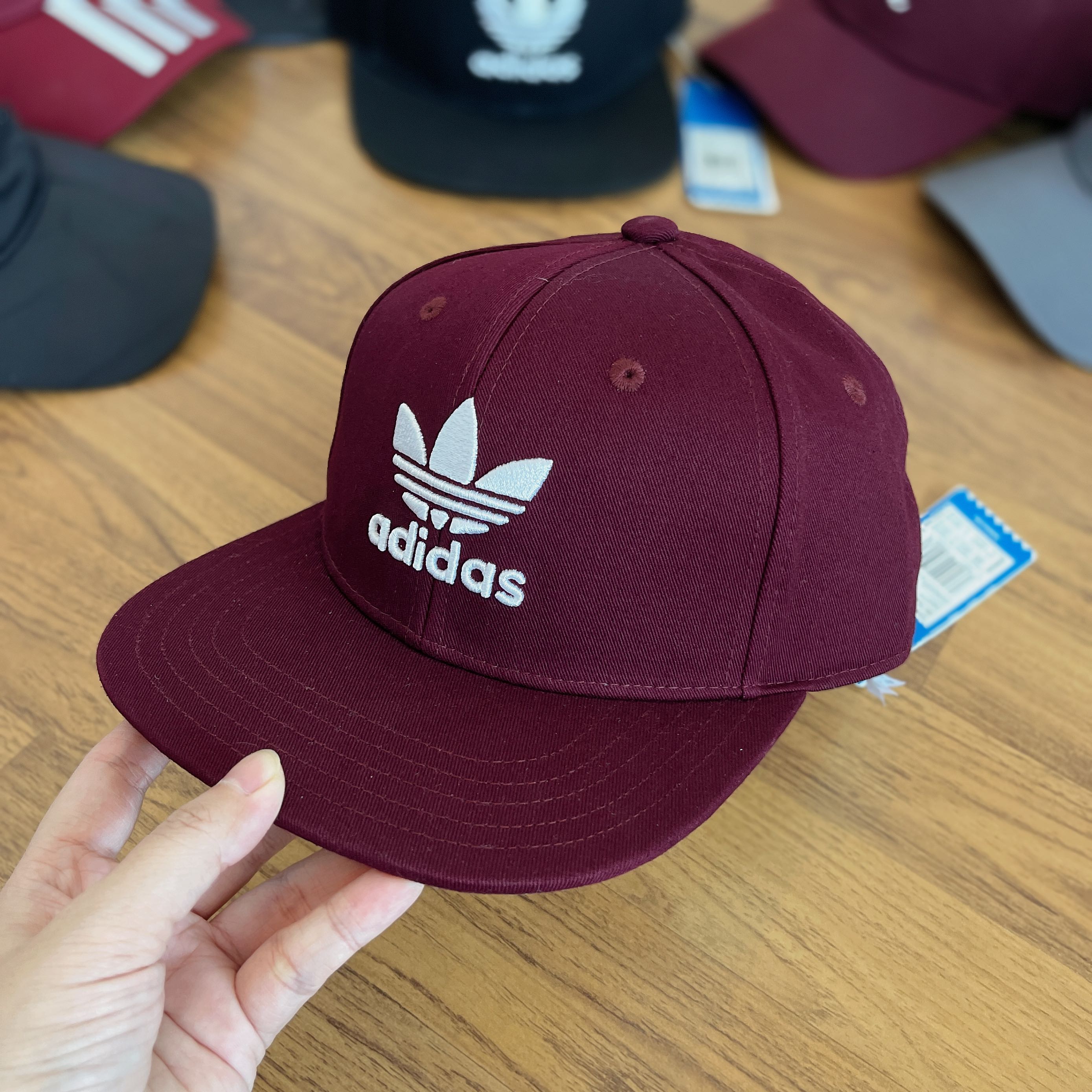 หมวก Adidas ปีกแบน 
