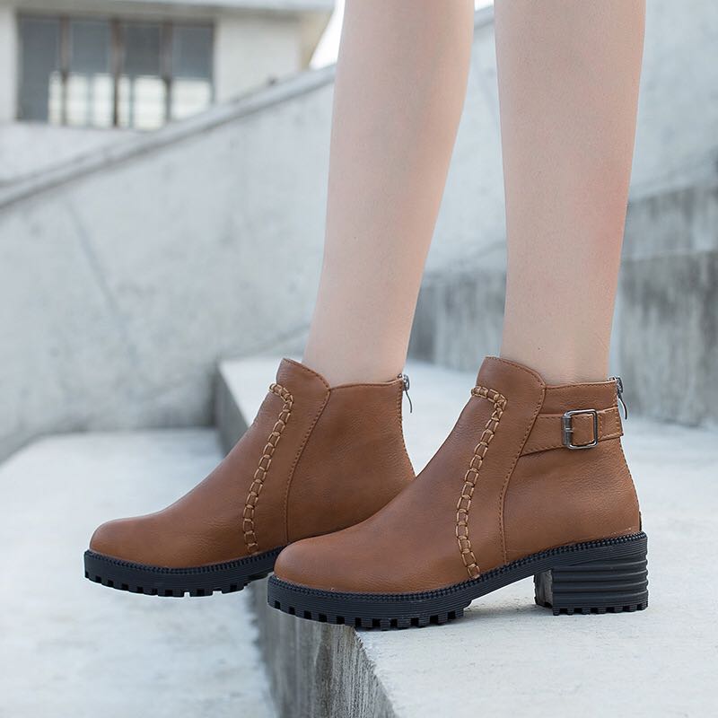 chloe.store POPPY BOOTS รองเท้าบูทหุ้มข้อ สีดำและน้ำตาล 36-43