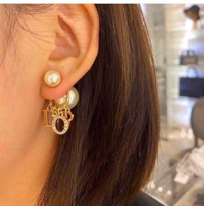 ต่างหูมุก Dior
