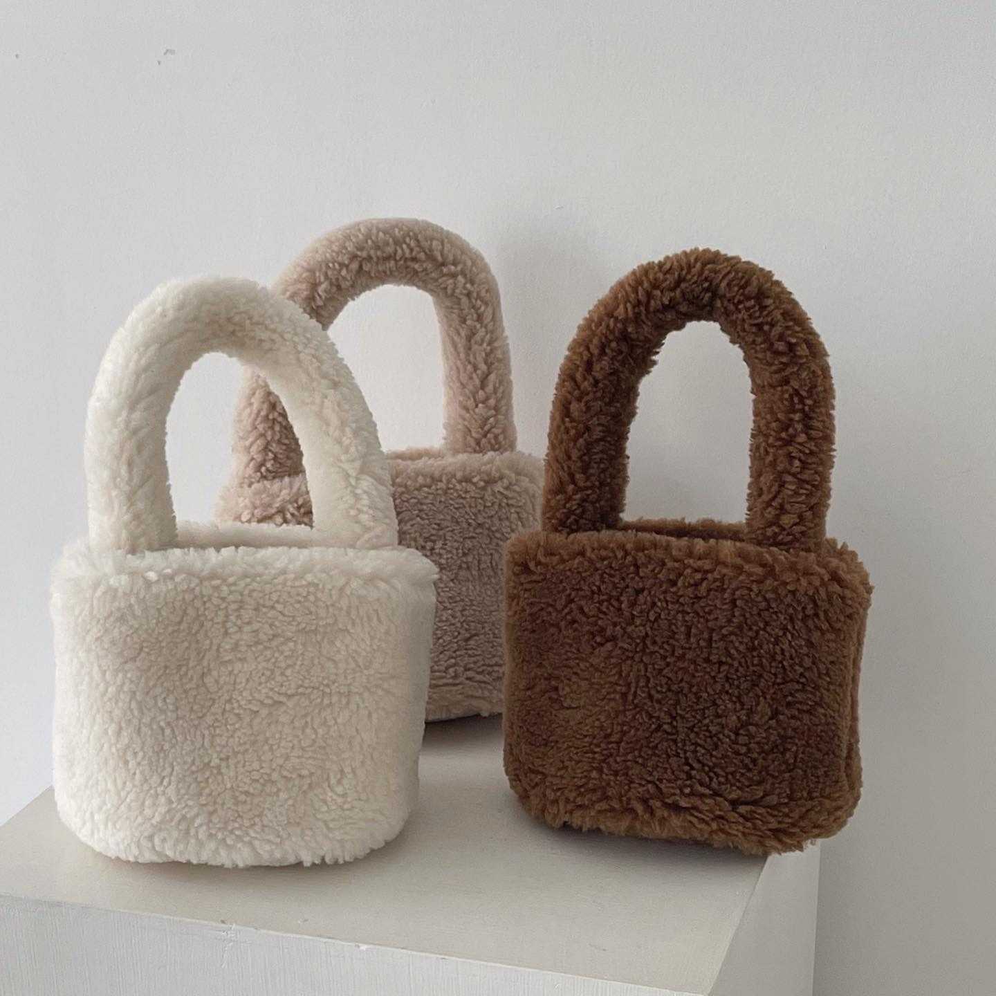 พร้อมส่ง fluffy bag