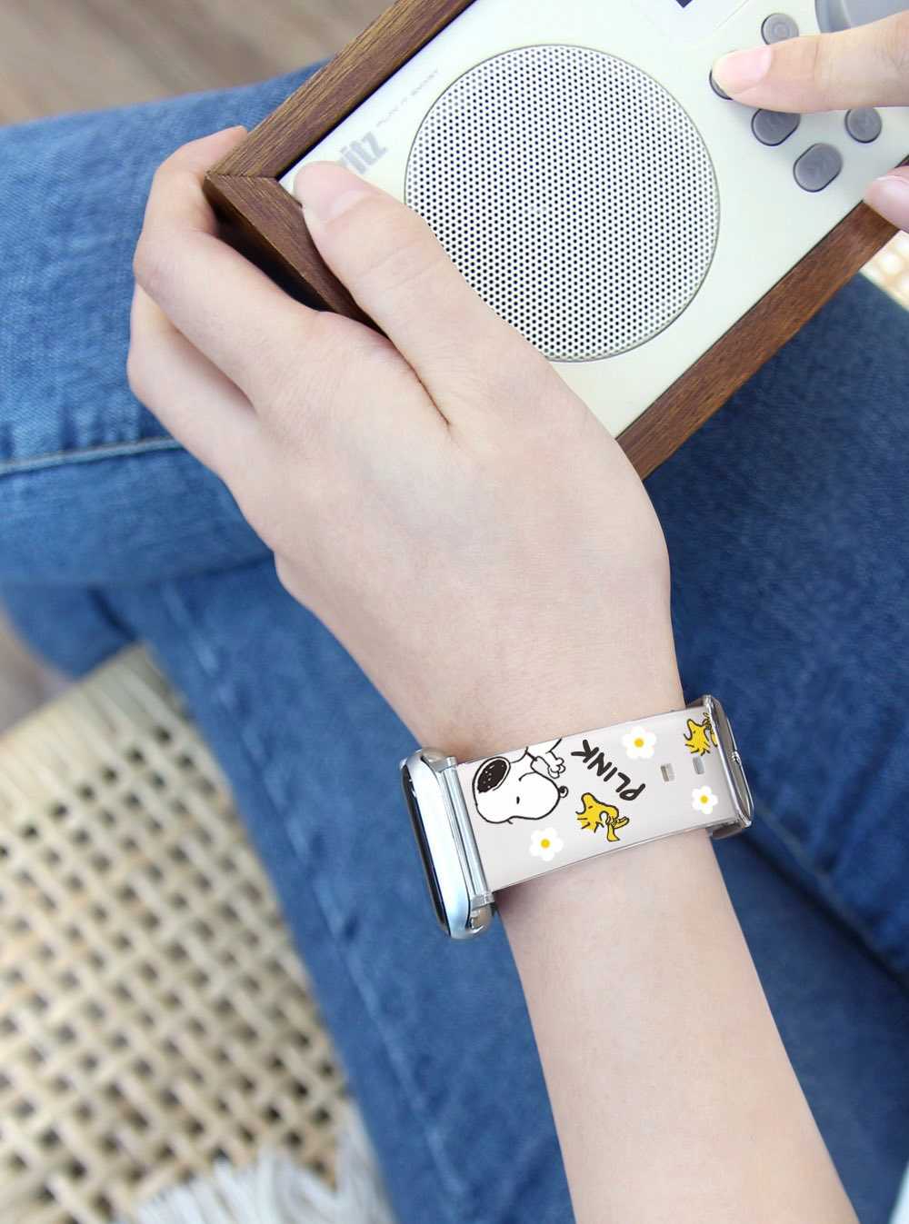 พร้อมส่ง 42/44/45mm Snoopy apple watch strap
