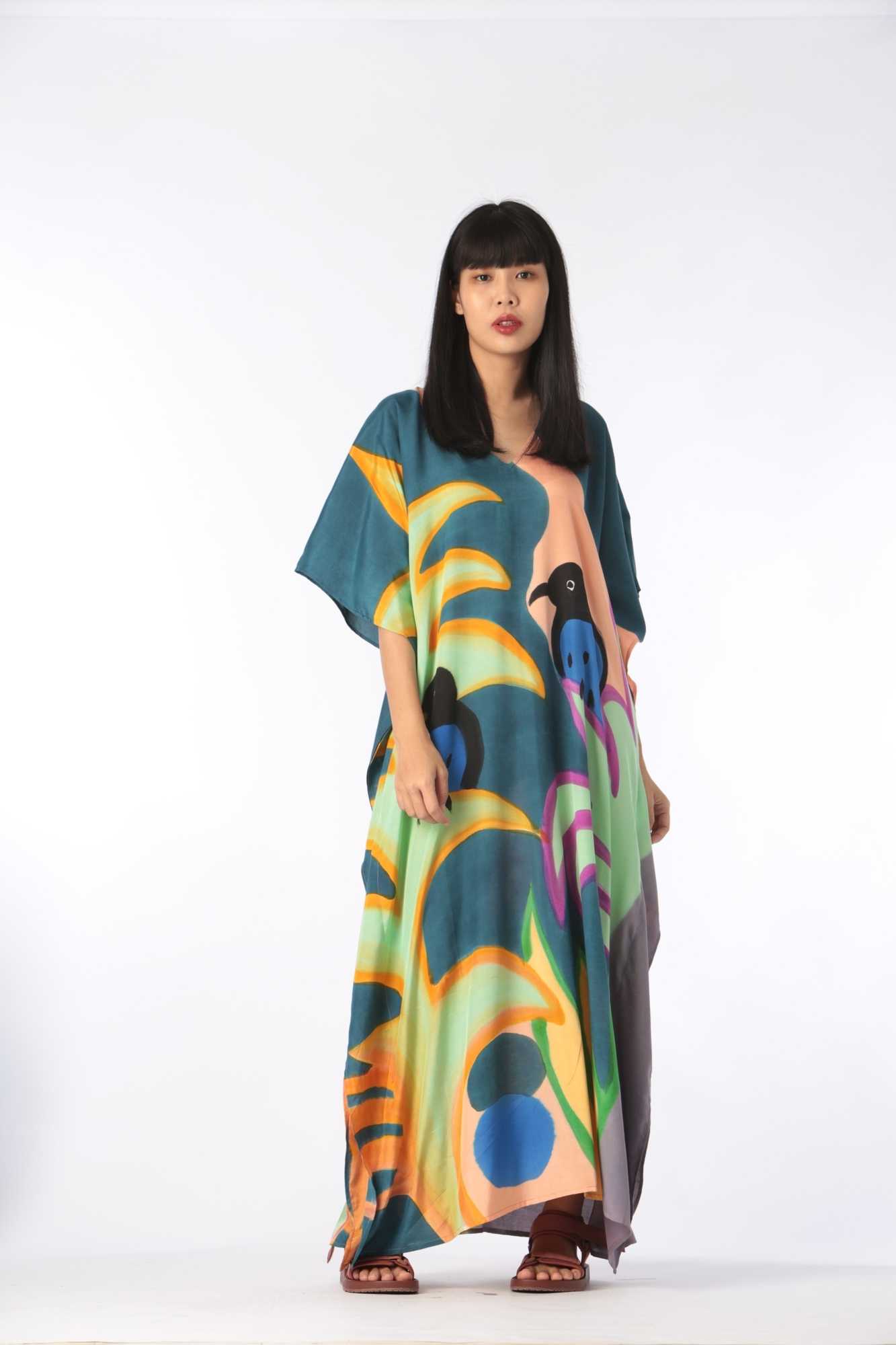(Pre-order) Kaftan Cotton Silk Hand Paint คาฟทานผ้าคอตต้อนเรยอน ลายกราฟฟิค ฟรีไซส์ คอวี
