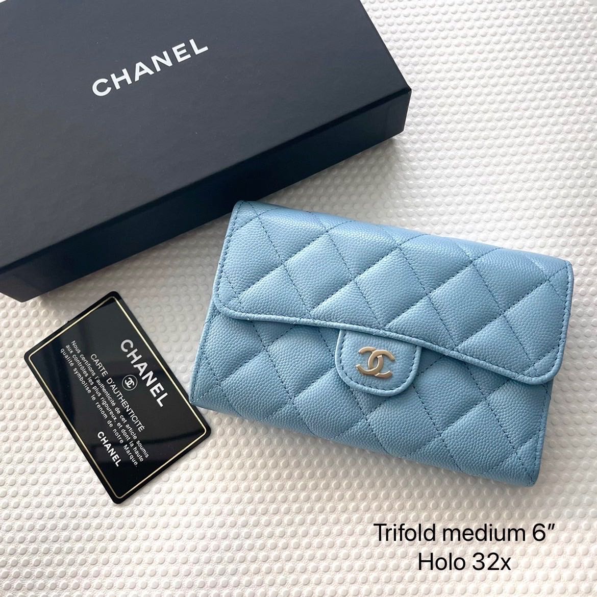 New Chanel trifold medium 6” Holo 32x