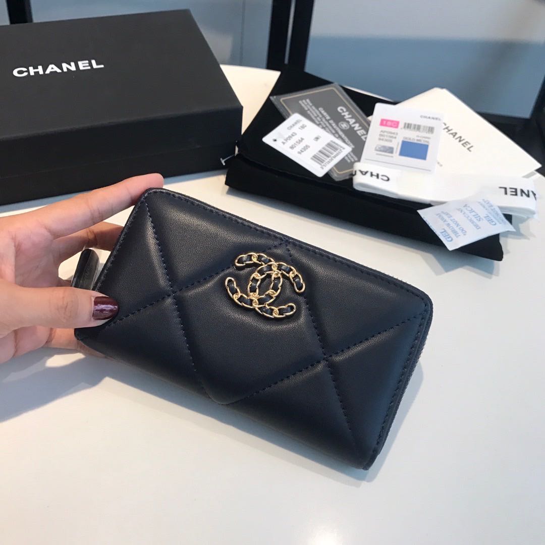 Chanel 19 wallet