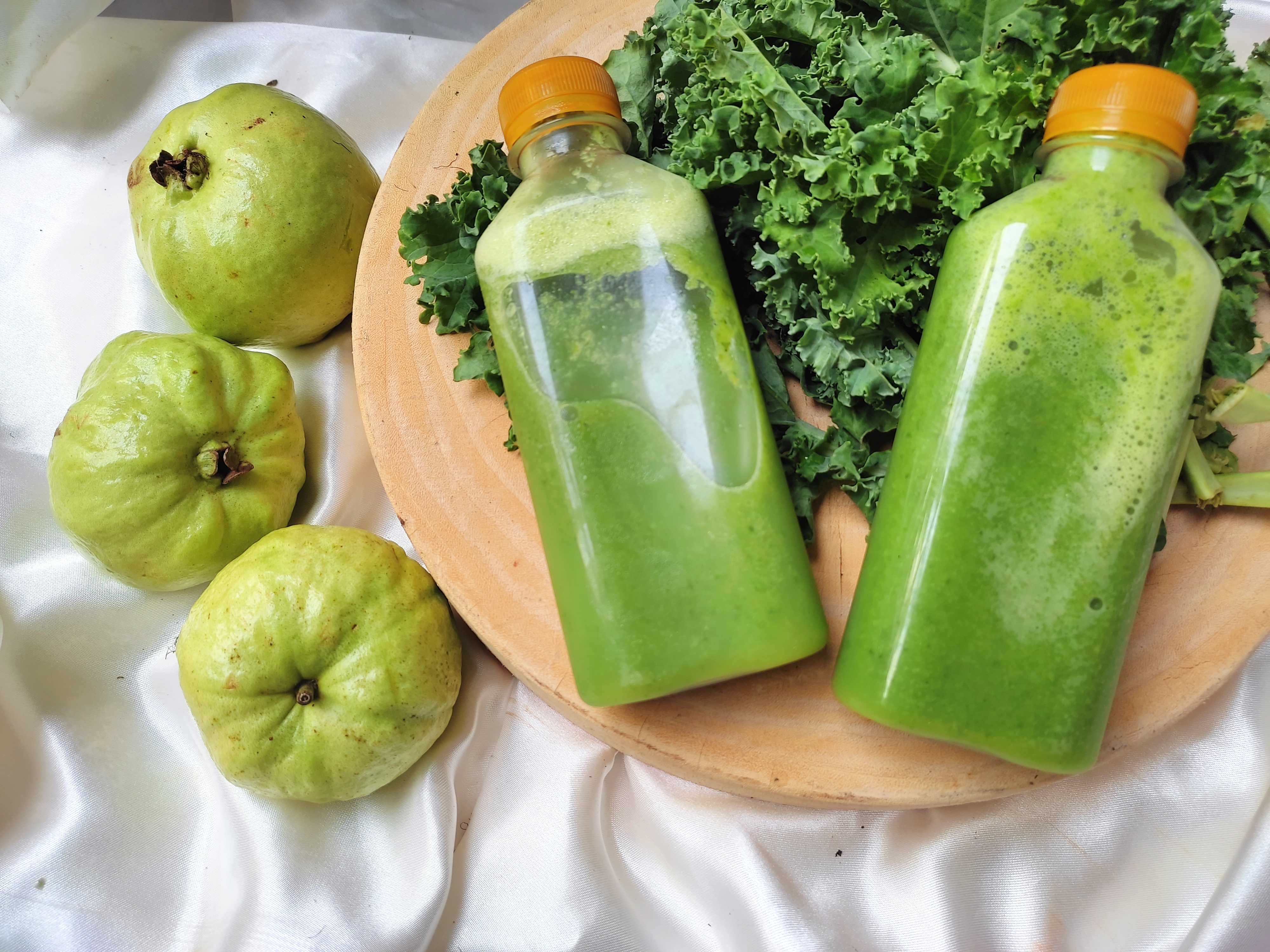 เคลผสมฝรั่งกิมจูสกัดเย็น Kale mixed with cold pressed guava kimju