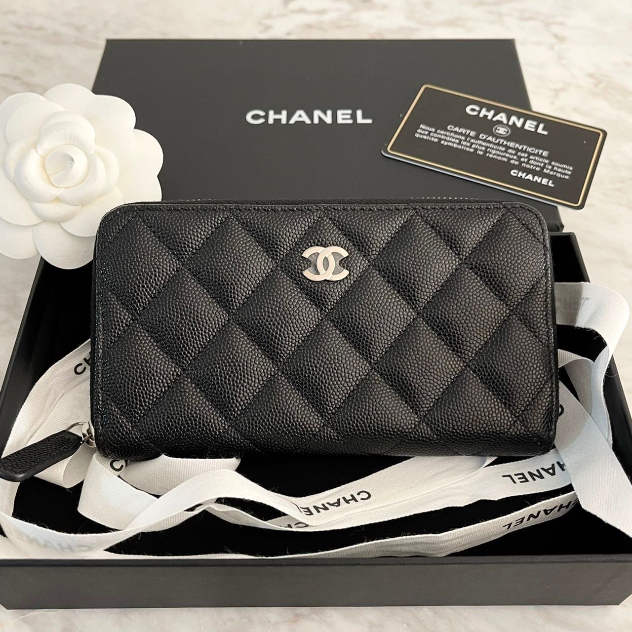 New Chanel Zippy Medium wallet Holo 31