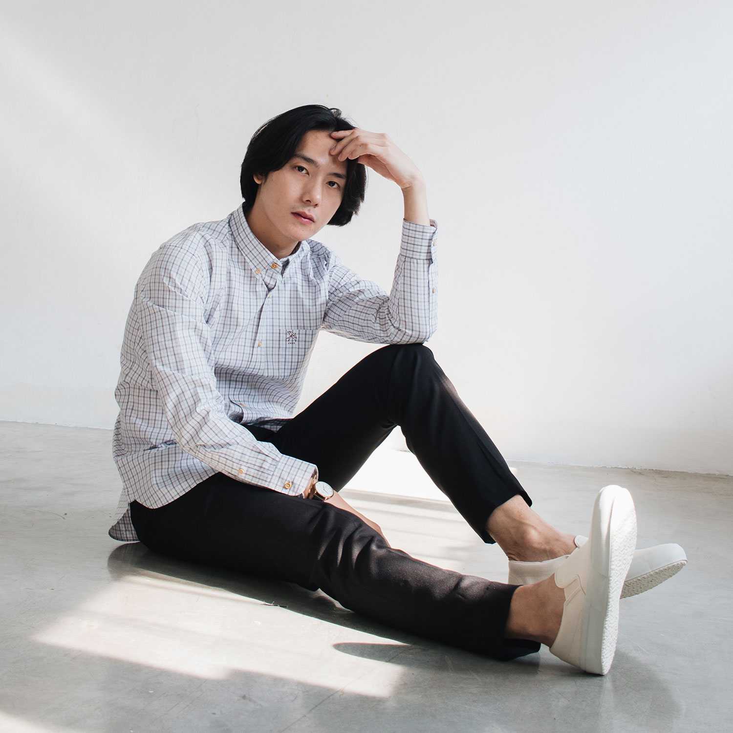 Original เสื้อเชิ้ตชาย ปกกระดุม ทรงสลิม ลายตารางดำ origami swallow (ไซส์ XL หมด)