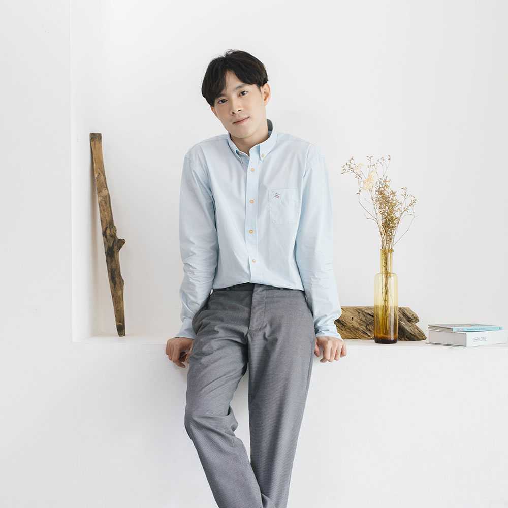Original เสื้อเชิ้ตชาย ปกกระดุม ทรงสลิม สีฟ้าอ่อน origami ship (เหลือไซส์ S, M)