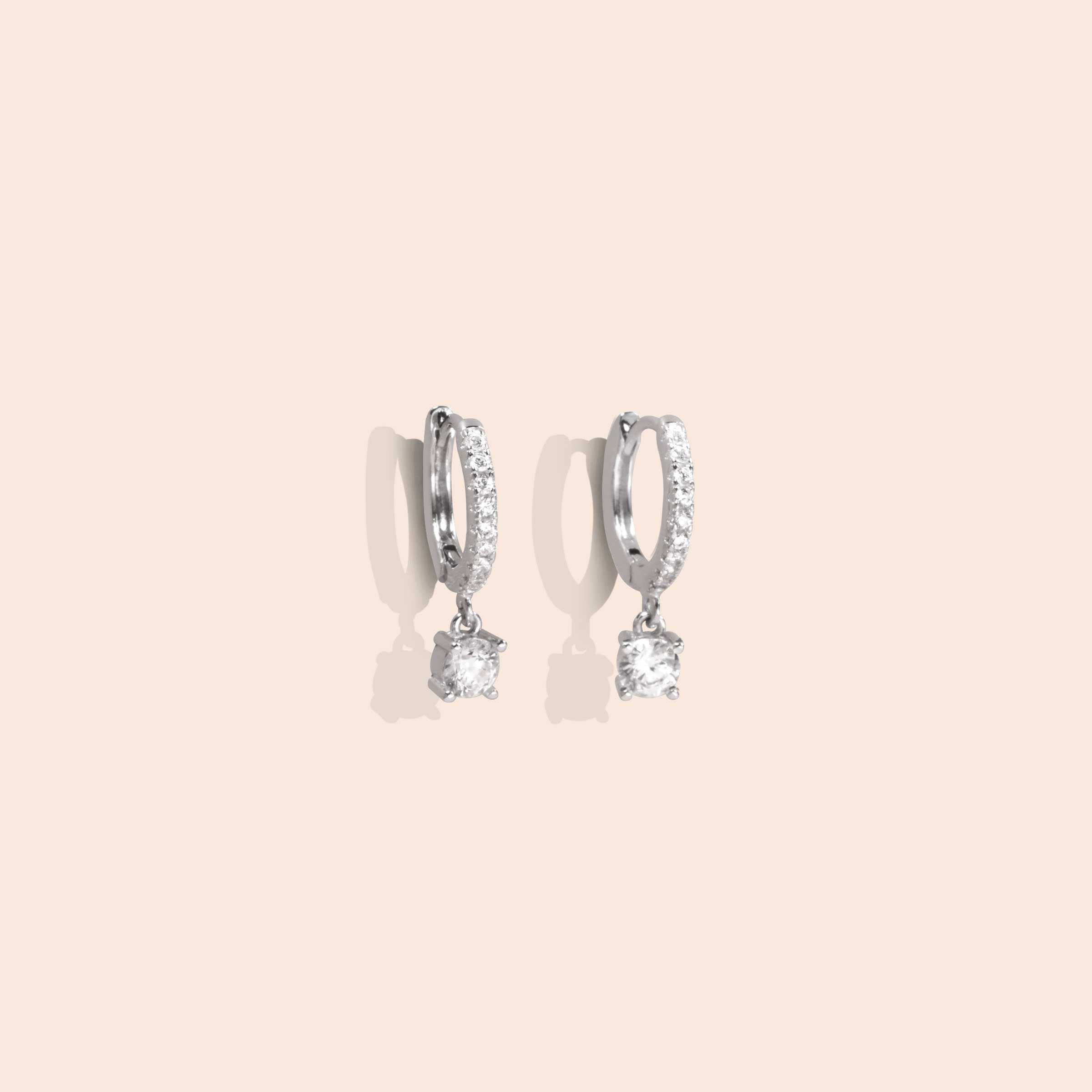 GEMMAPIECE ต่างหูห่วง June Diamond Drop Huggies Earring