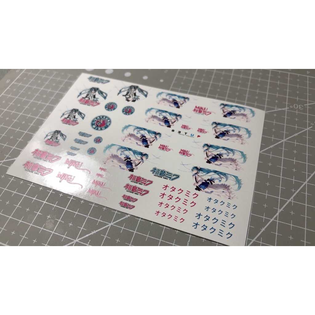 ดีคอล Miku หมึกรองขาว ติดรถ 1:64 Decal  water slide
