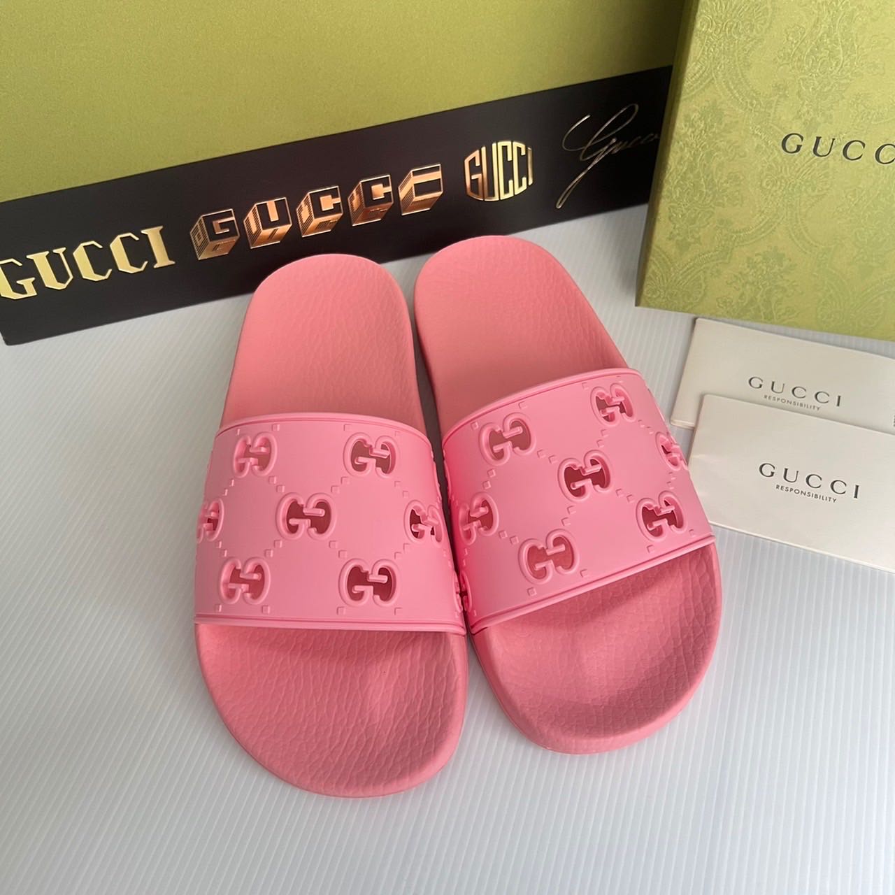 New Gucci sandals shoes