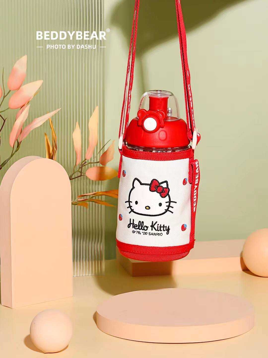 BeddyBearXKitty กระติกน้ำ tritan  แบบยกดื่ม พร้อมกระเป๋าใส่กระติกน้ำมีสายสะพาย  BB005-001KT 580 ml.