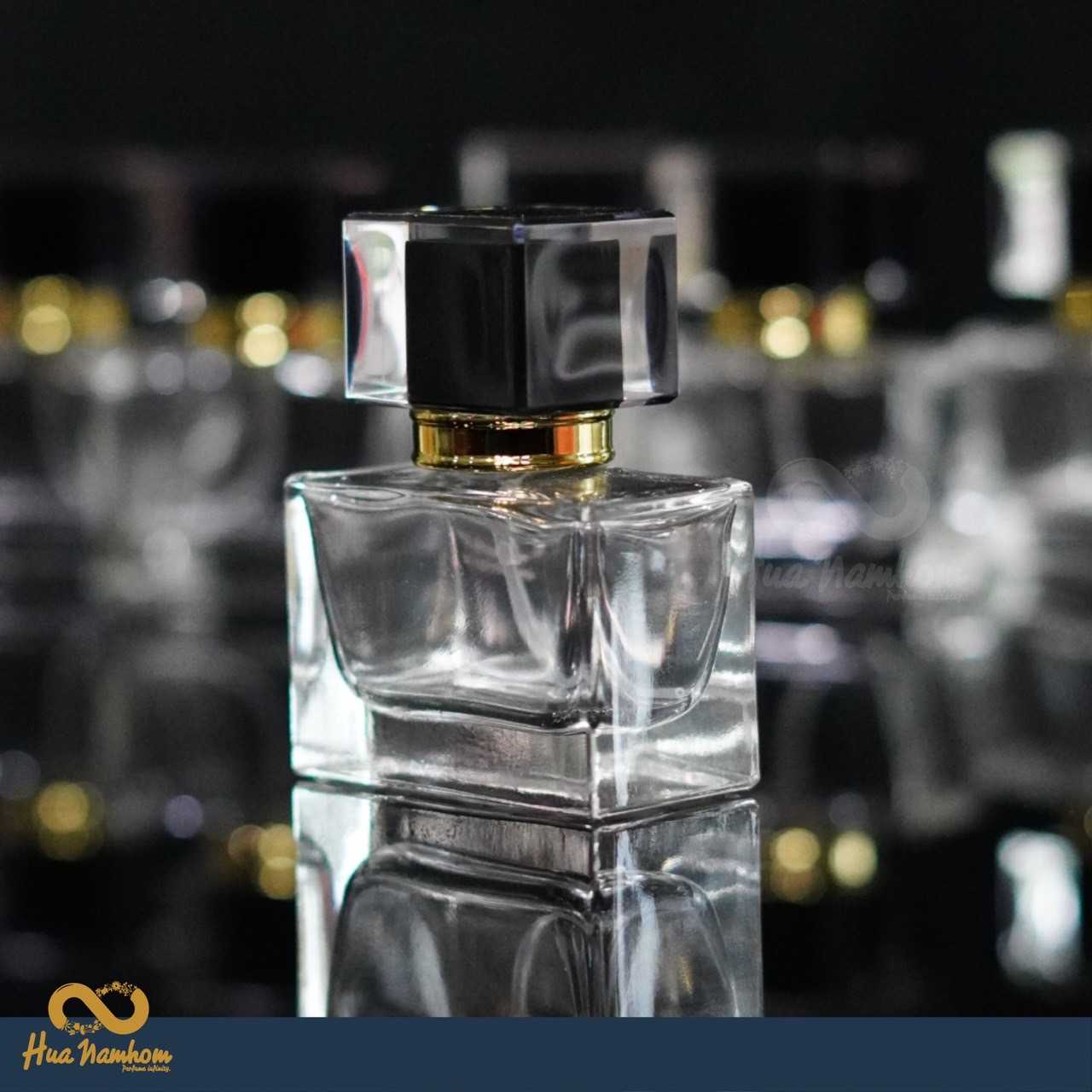 ขวดสเปรย์ทรงฟิน สี่เหลี่ยมฝาสีดำ ปริมาณ 30ml