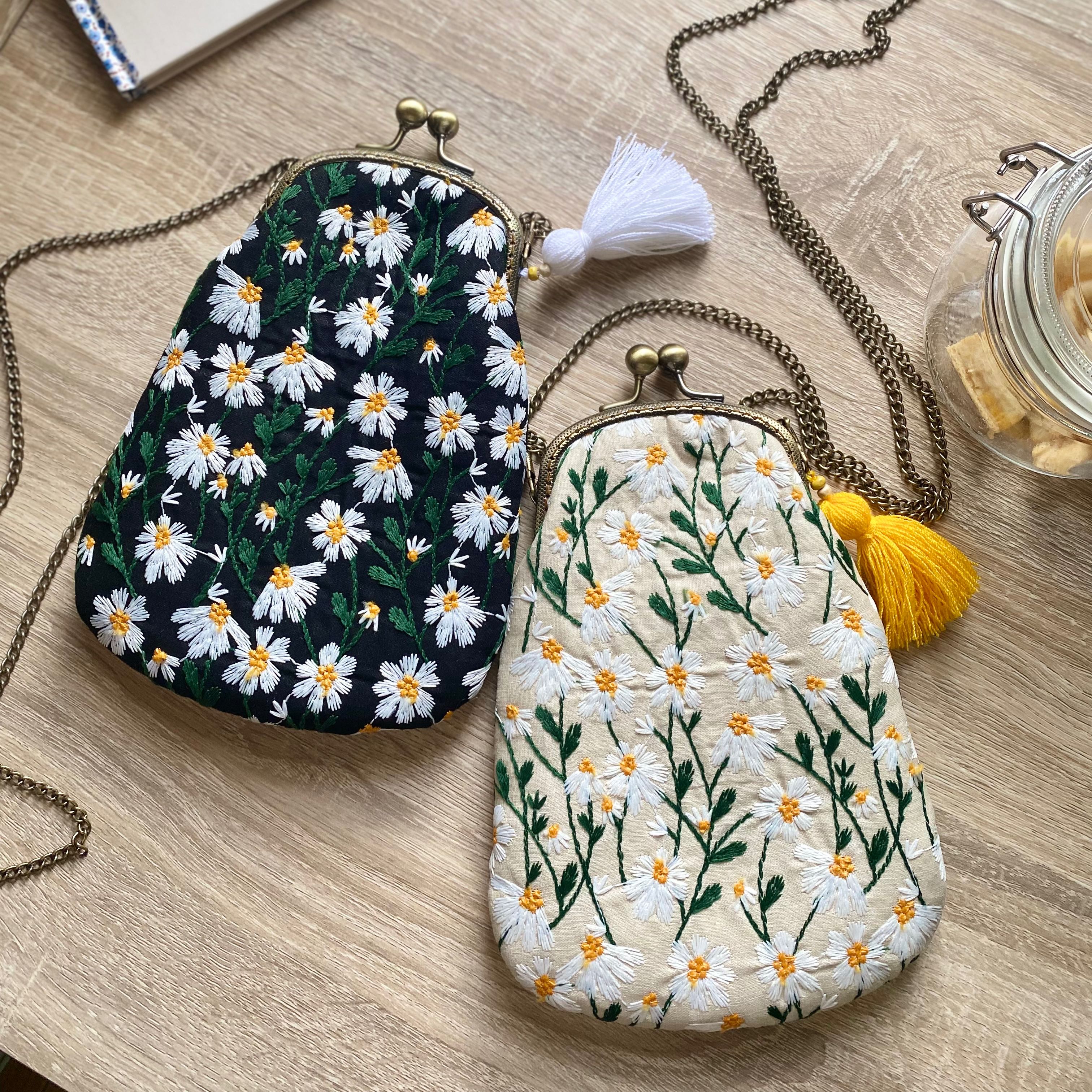 🌼กระเป๋าสะพายโซ่ปักดอกเดซี่ Daisy Chain Bag