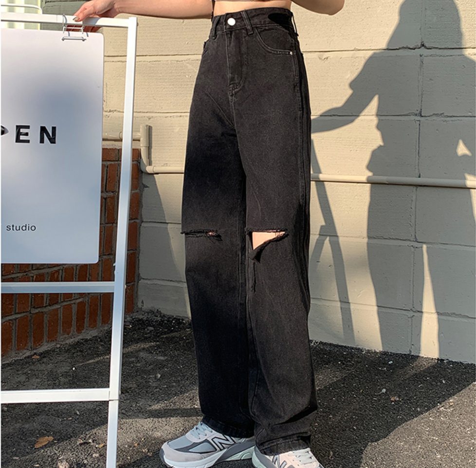(PRE ORDER) THE BLACK RIPPED JEANS