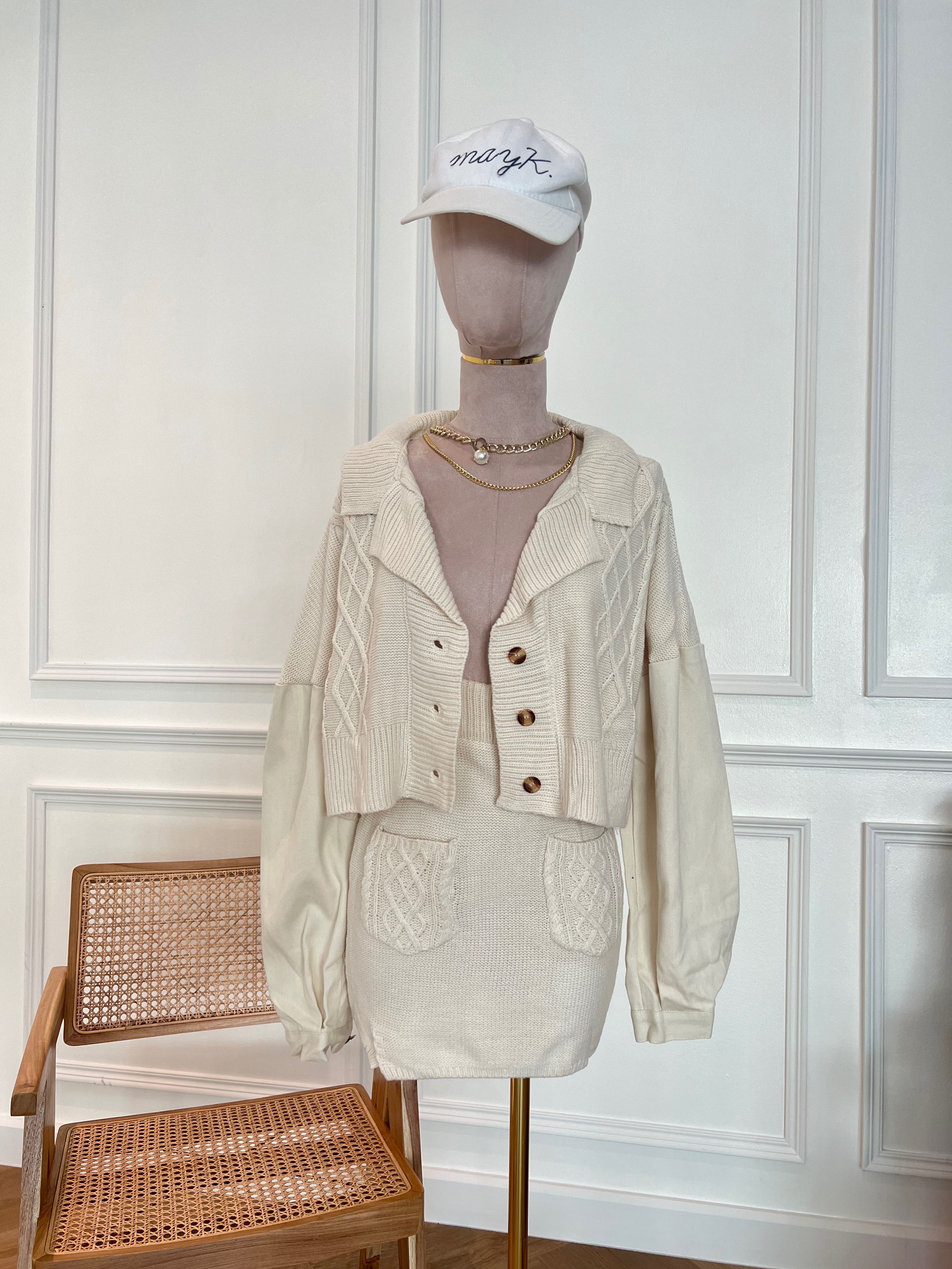 setเสื้อ+กระโปรง ผ้าไหมพรมสีครีม sale198