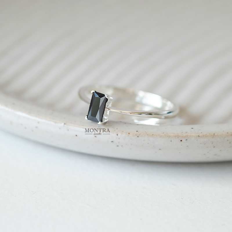 [Pre-Order] แหวนนิล แหวนพลอยแท้เสริมดวง แหวนมินิมอล แหวนเงินแท้ S925 ฝังพลอยแท้ by Montra Jewelry