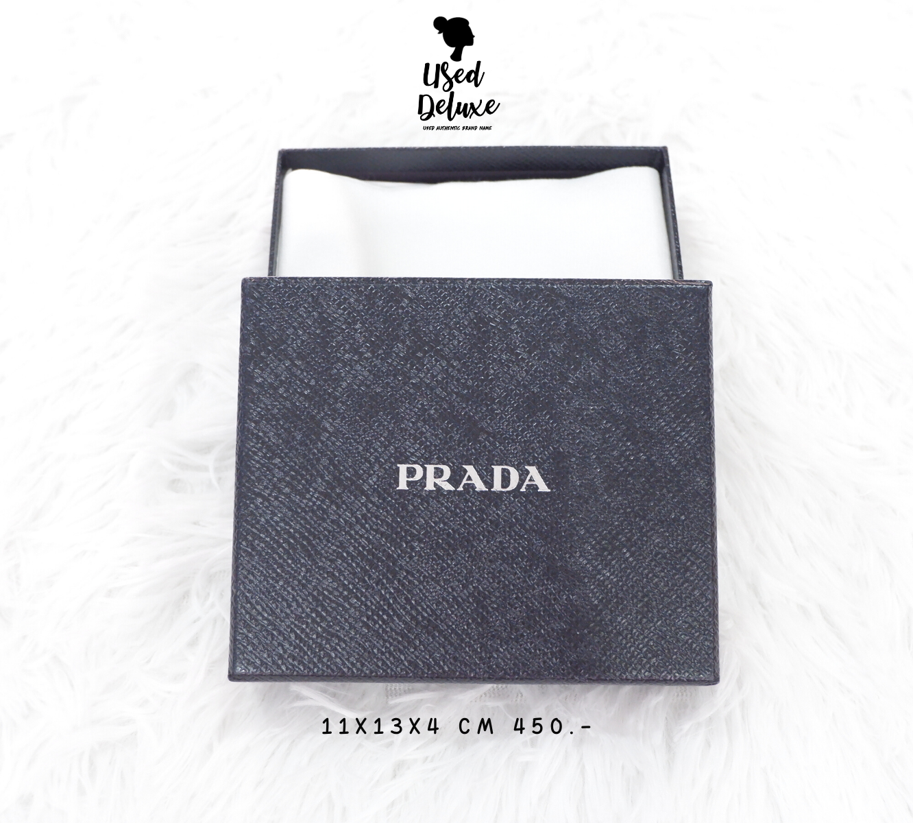 กล่องกระเป๋าเงินใบสั้น Prada