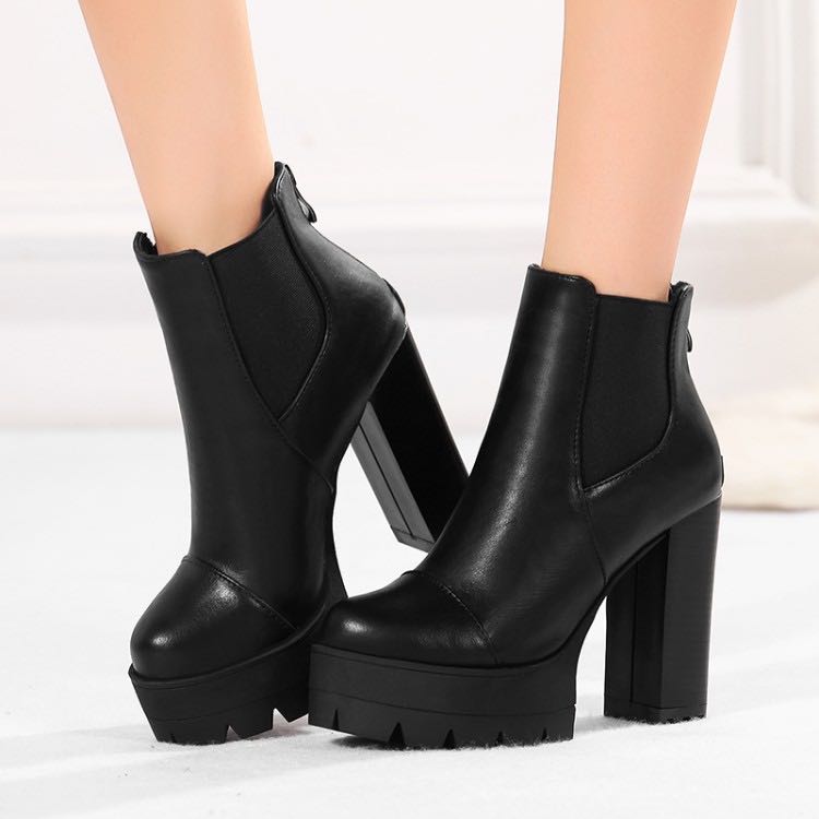 chloe.store GLOXINIA BOOTS รองเท้าบูทส้นสูง 36-43