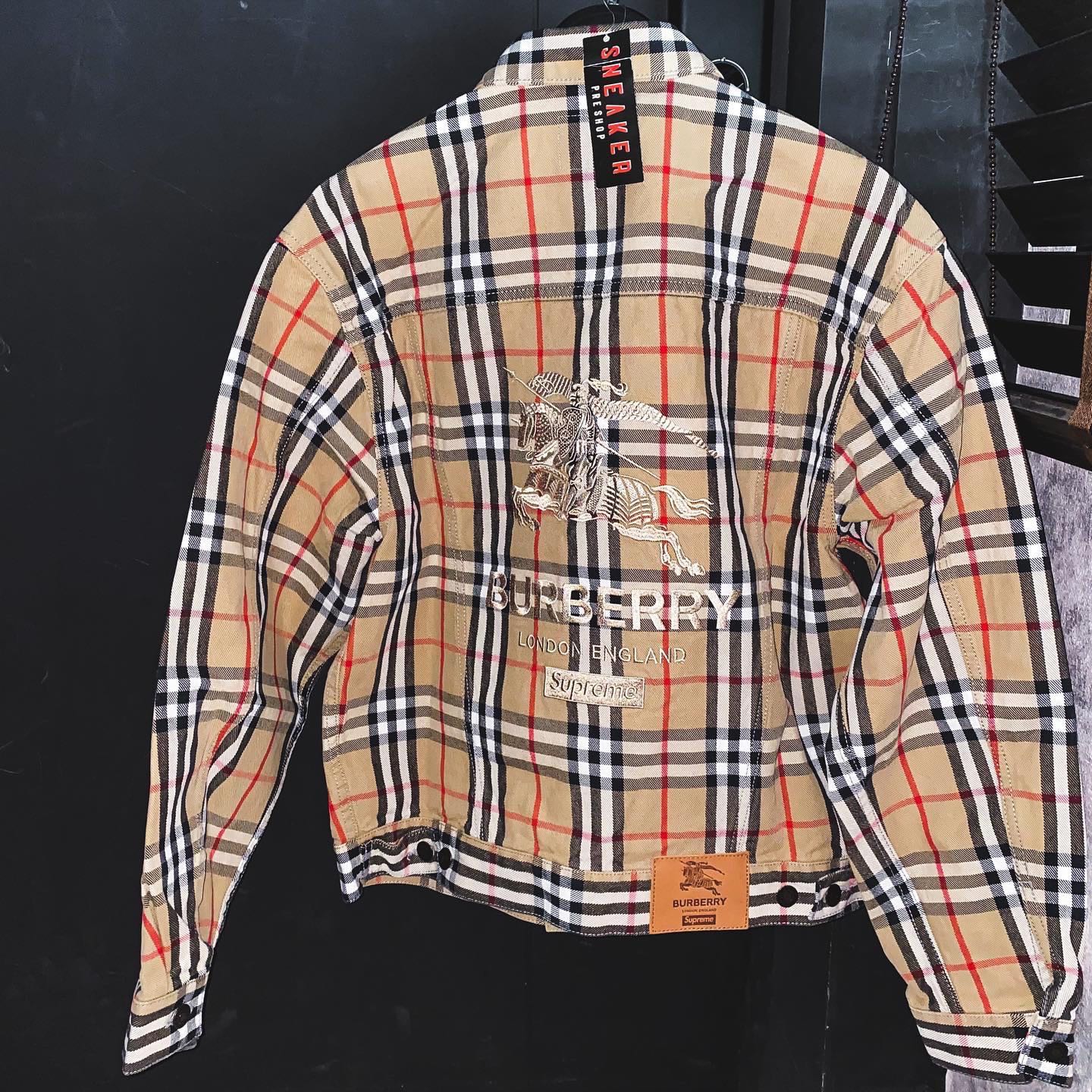   Supreme x Burberry Denim Trucker Jacket Beige 