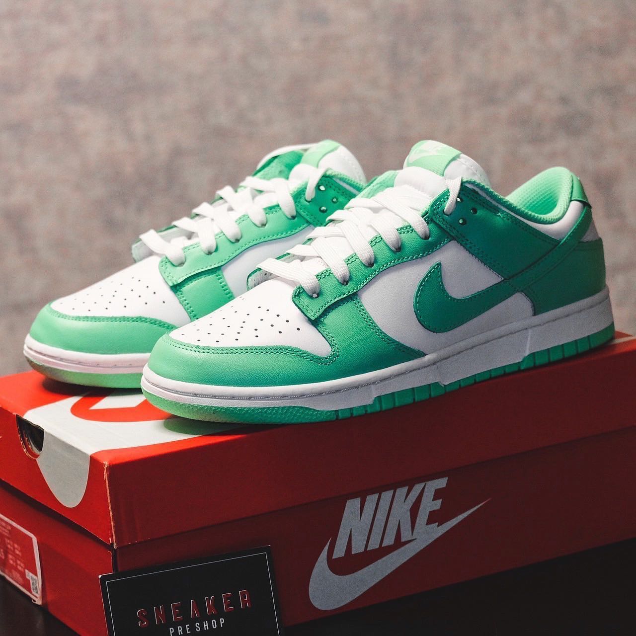 Nike Dunk Low Green Glow 