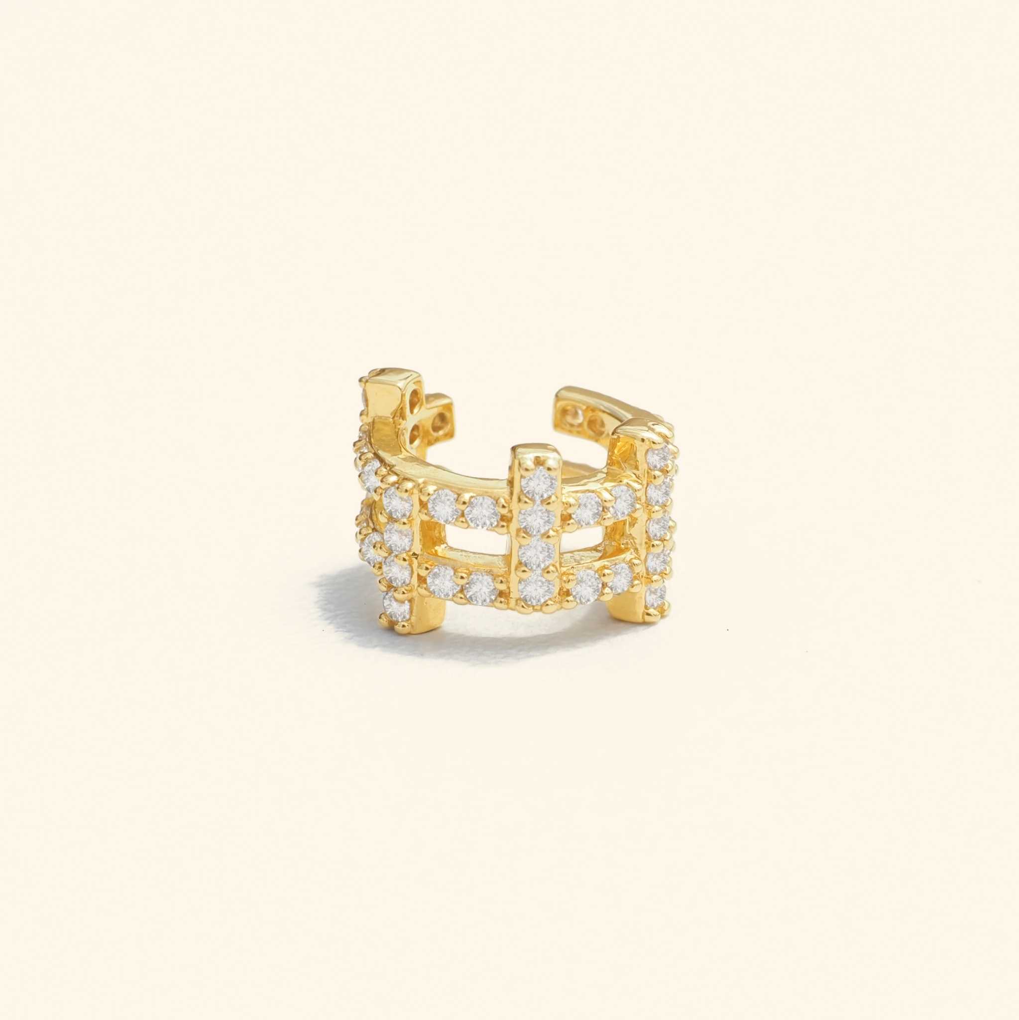 ต่างหูหนีบคริสตัล H  (Crystal H Earcuff )