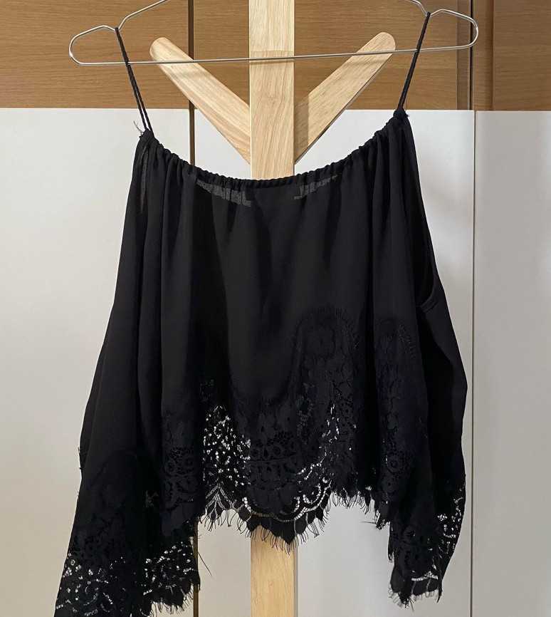 เสื้อครอปสายเดี่ยว เปิดไหล่ แขนยาว