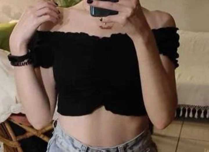 Shein เสื้อครอปปาดไหล่สีดำ น่ารักมากกก