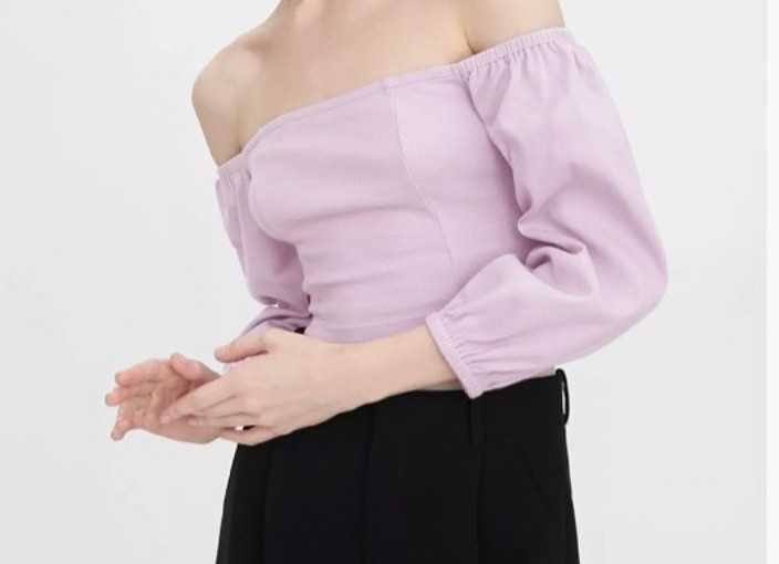 เสื้อครอปเปิดไหล่ สีม่วง